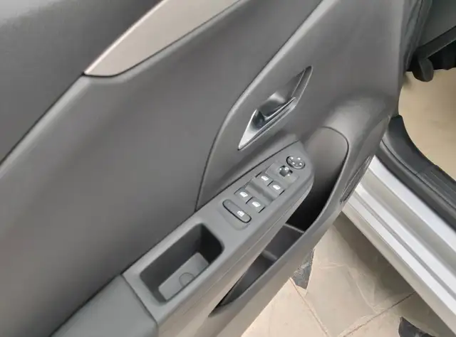 Opel Corsa view 9