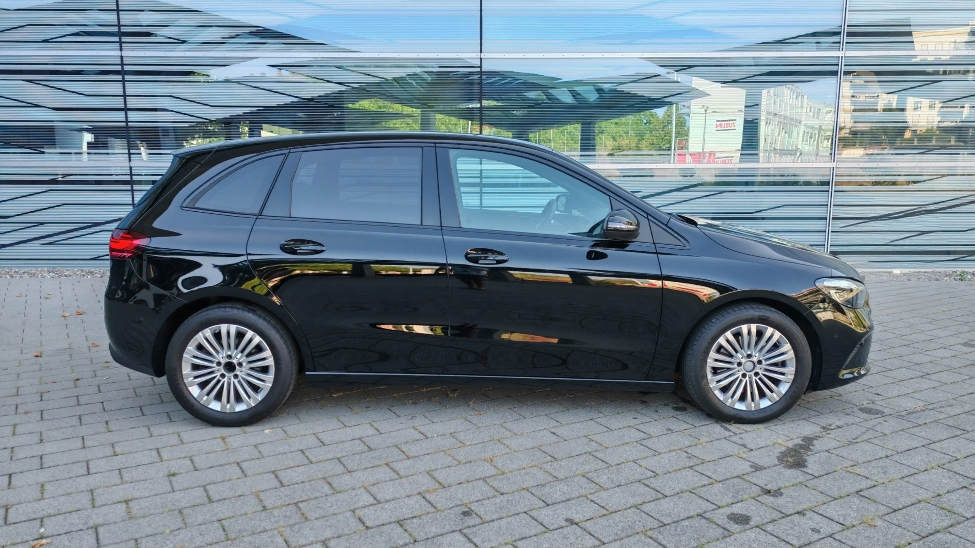 Mercedes-Benz B 220 d DCT MBUX premium| LED| 18"| Night-Paket — photo 11