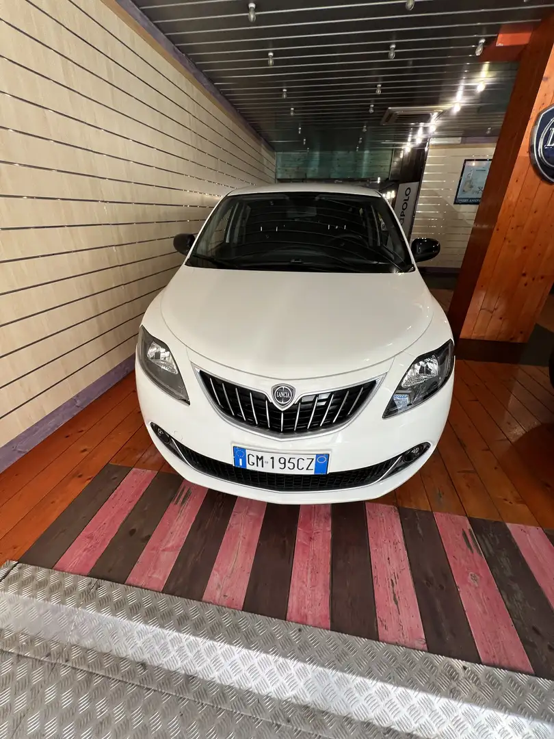 Lancia Ypsilon Ypsilon III 2021 1.0 firefly hybrid Gold Plus s Bianco - 1