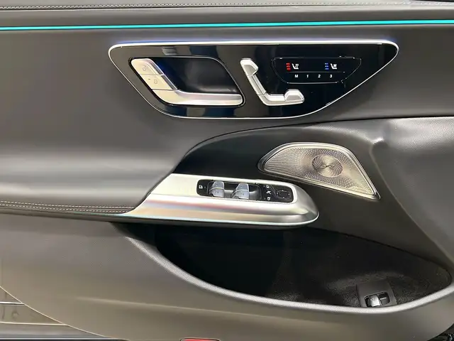 Mercedes-Benz 450 view 13