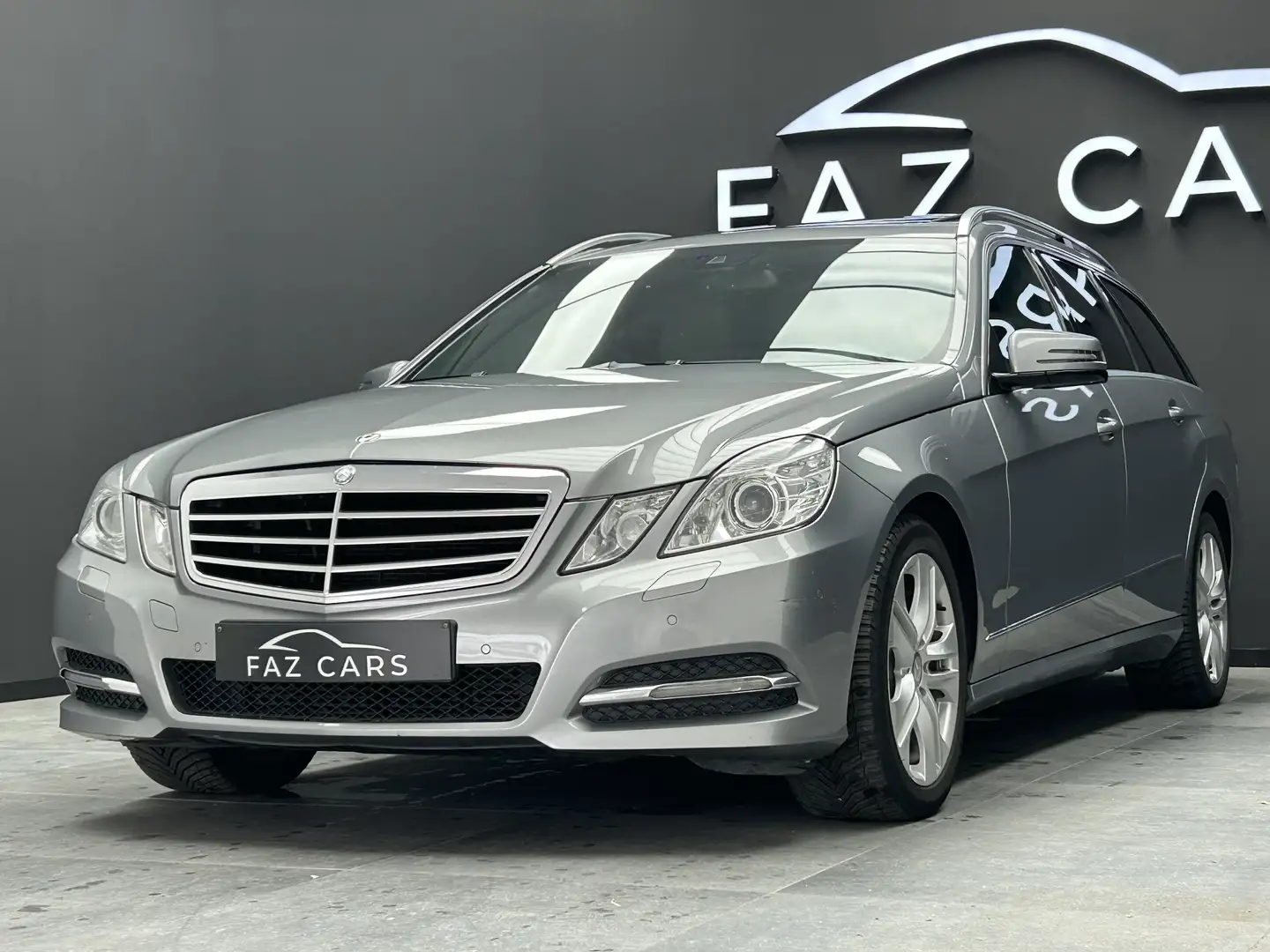 Mercedes-Benz E 300 * Réservé * Gris - 2