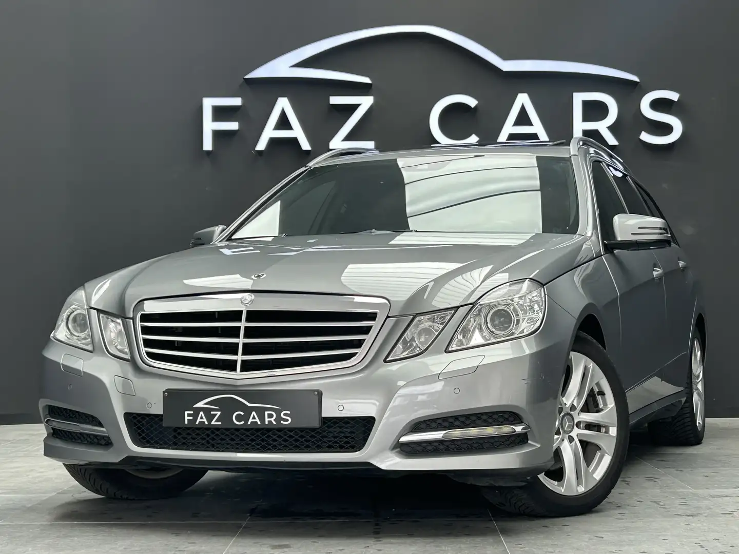 Mercedes-Benz E 300 * Réservé * Gris - 1