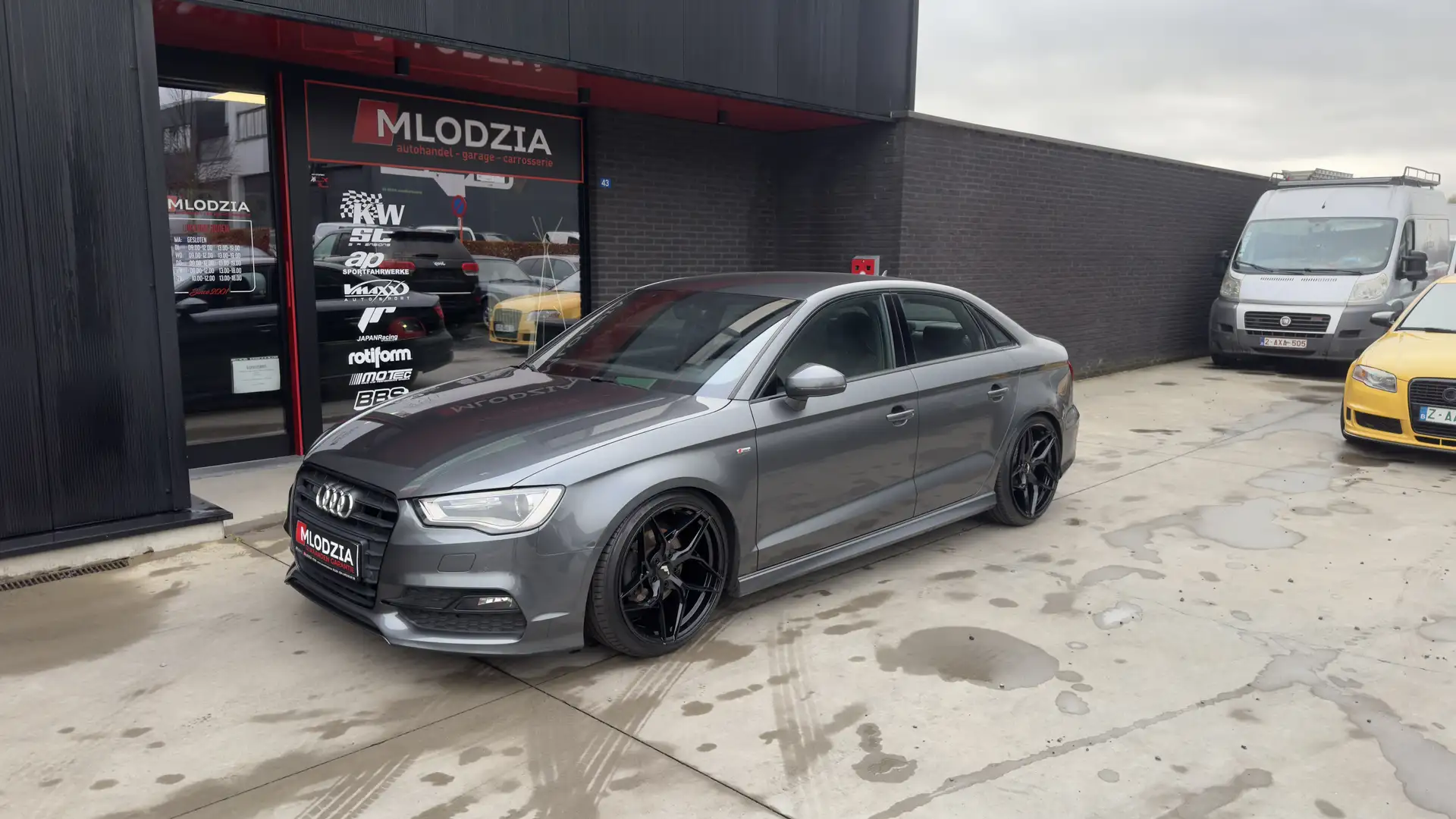 Audi A3 1.4 TFSI Limo Sline TUNED VMAXX + 19" JR34 Grau - 1