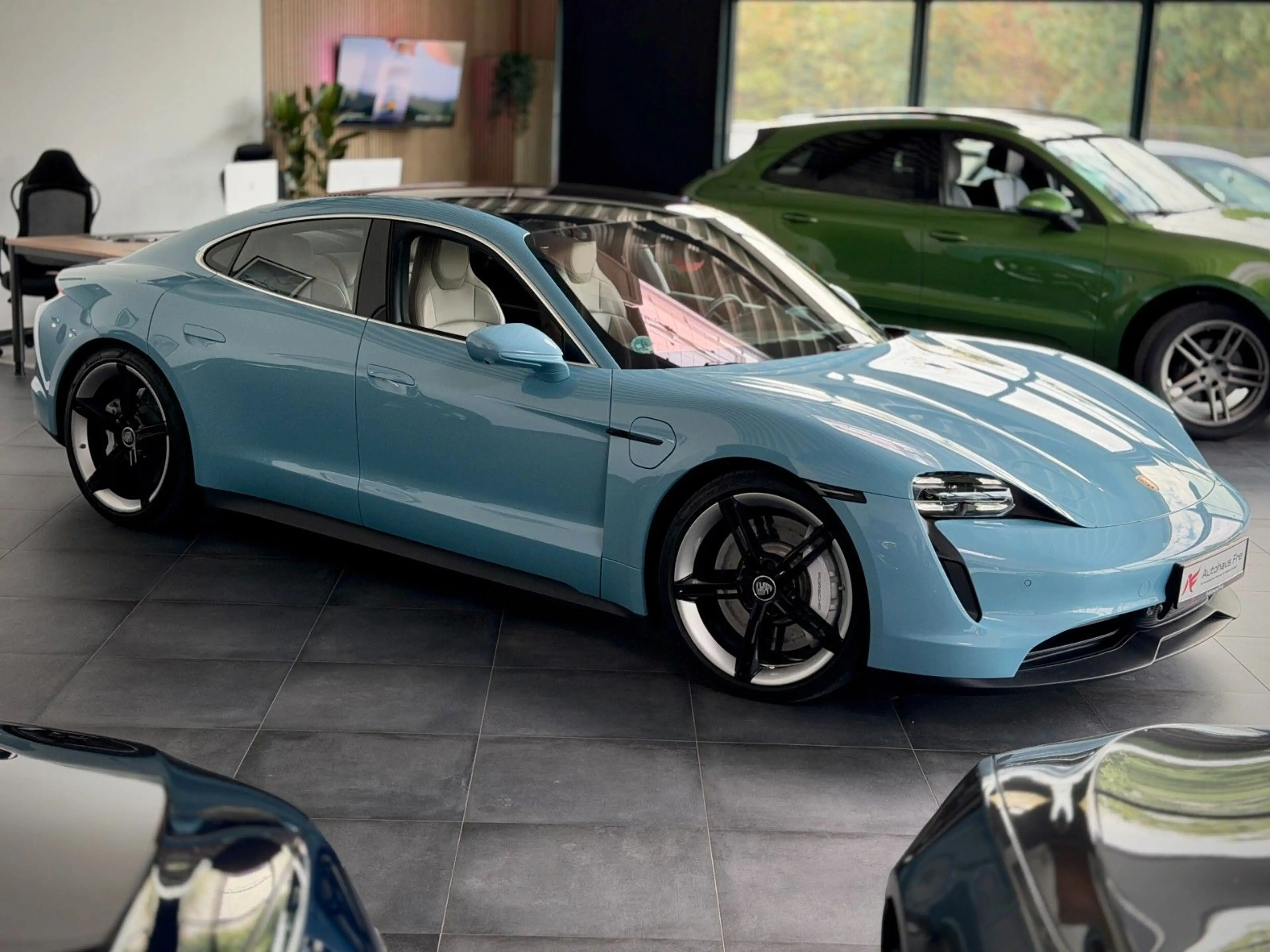 Porsche Taycan Beifahrer-Display*BurmesterHighEnd*Bronze — photo 15