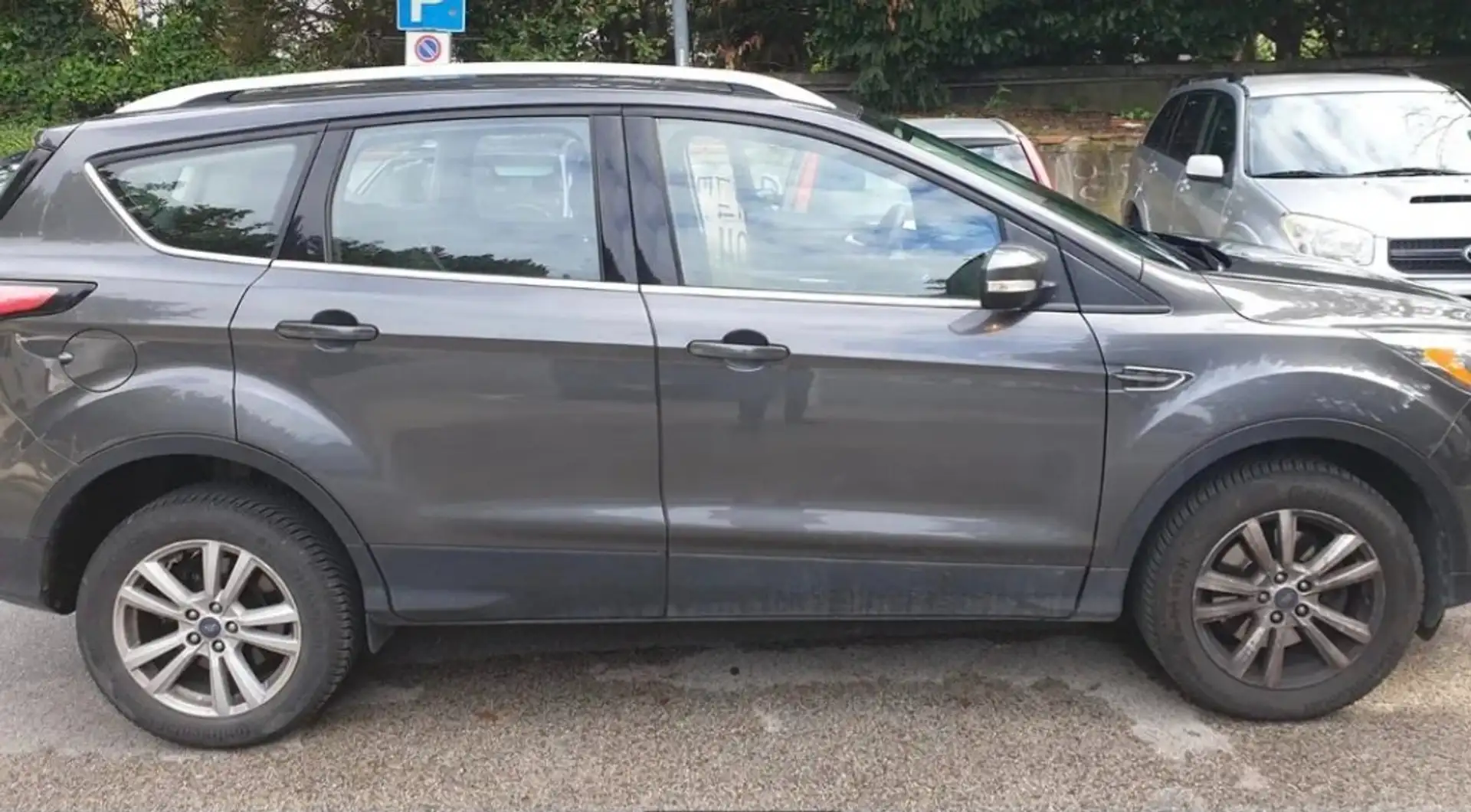 Ford Kuga Kuga 1.5 tdci Plus s Brown - 2