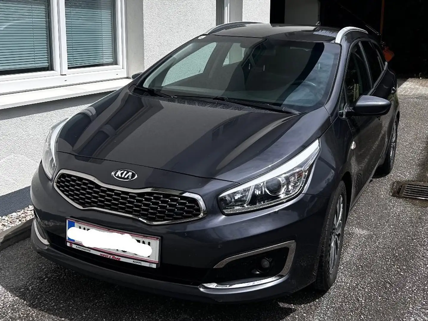 Kia Ceed SW / cee'd SW cee'd SW 1,4 CRDi SilberSilber Šedá - 1