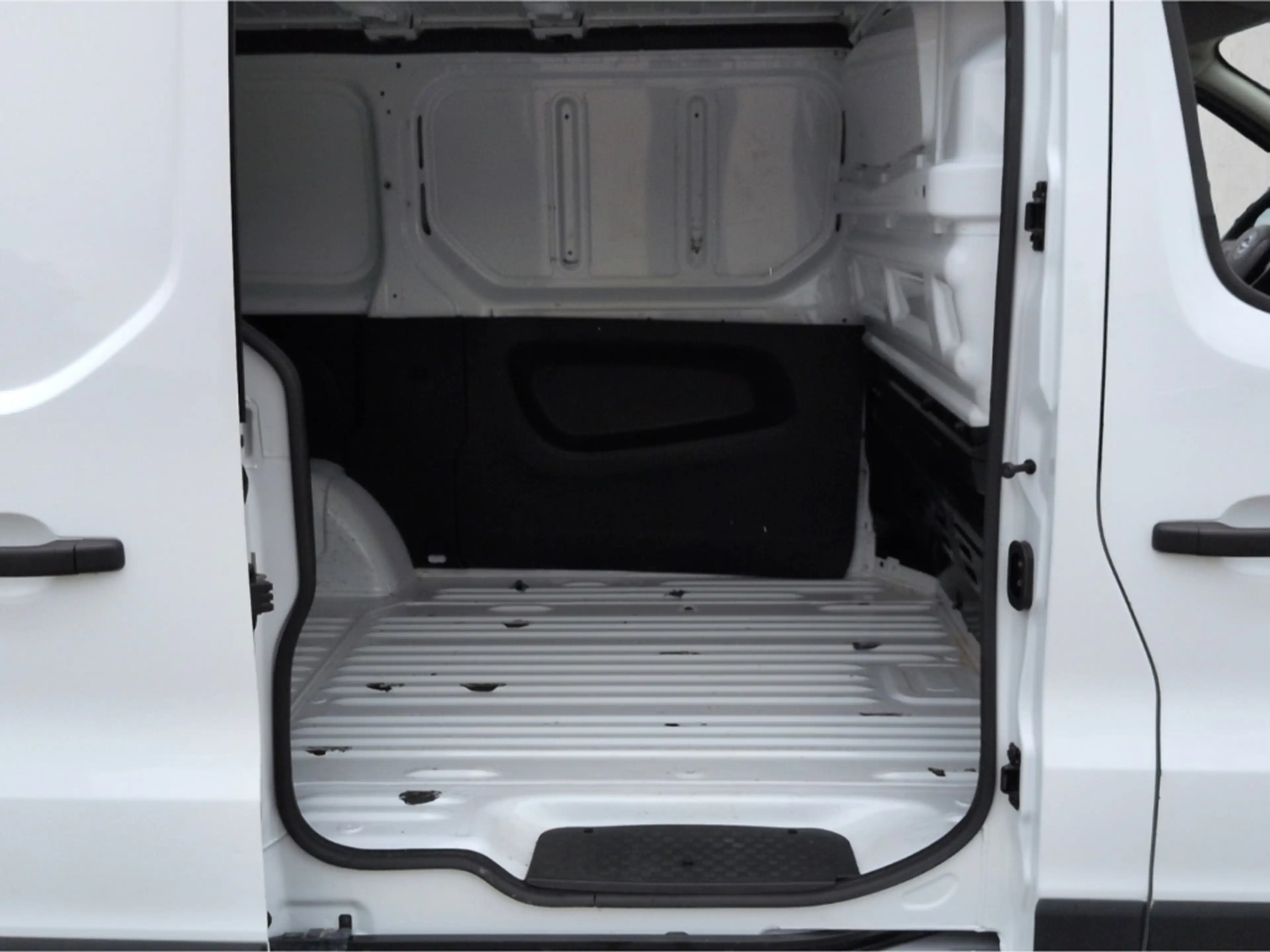 Opel Vivaro Kasten 2,8t 1.6D*AHK Temp PDC Klima Bluet — photo 10
