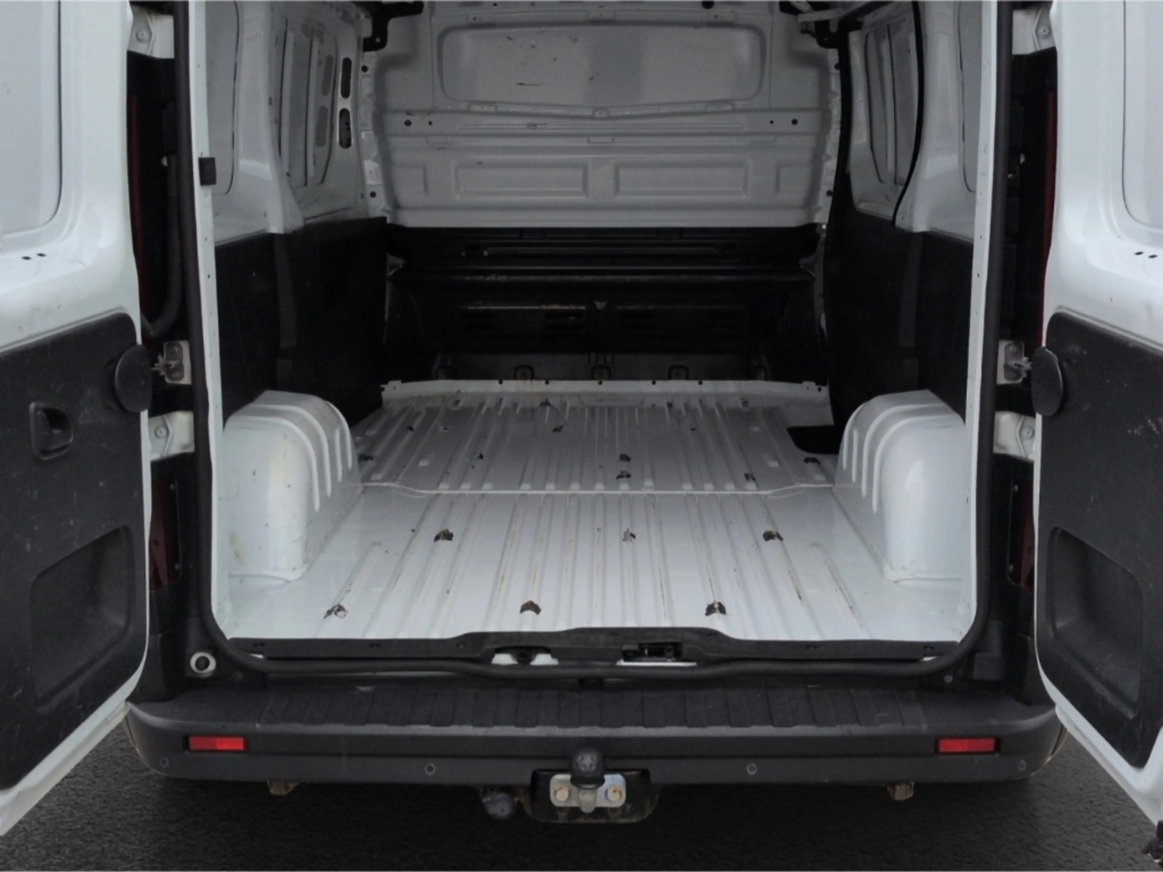 Opel Vivaro Kasten 2,8t 1.6D*AHK Temp PDC Klima Bluet — photo 11