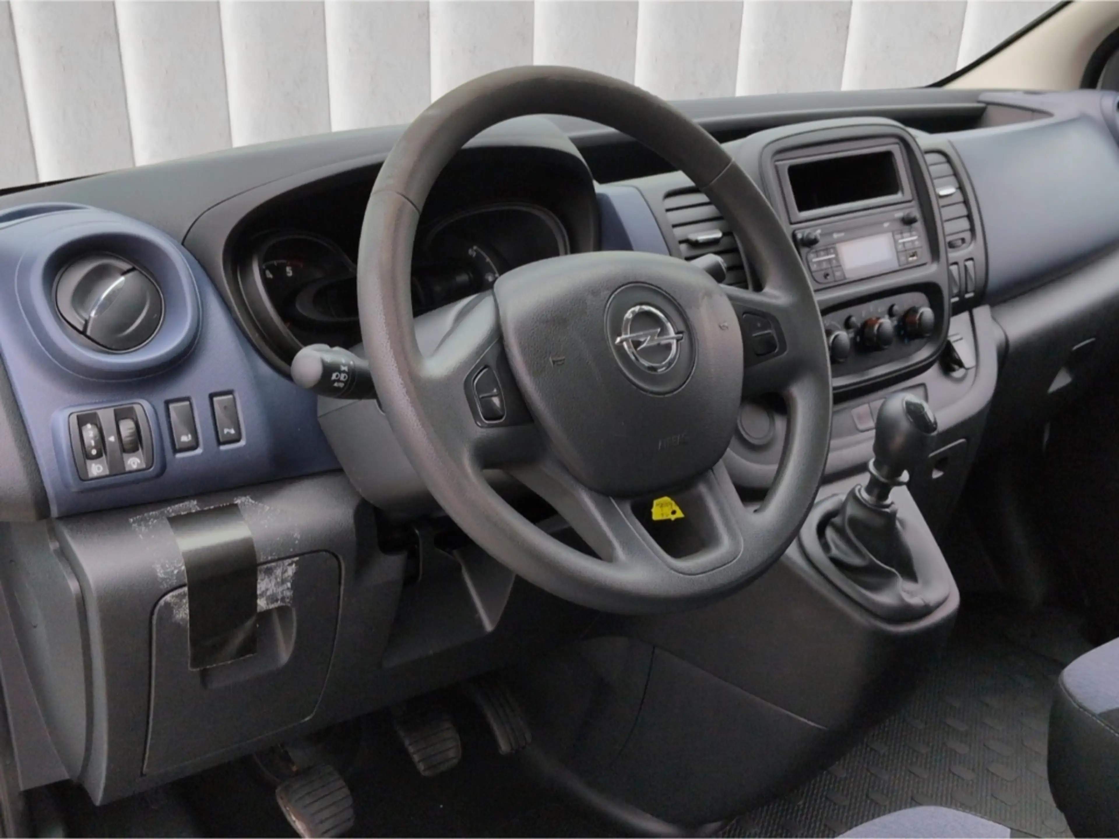 Opel Vivaro Kasten 2,8t 1.6D*AHK Temp PDC Klima Bluet — photo 7