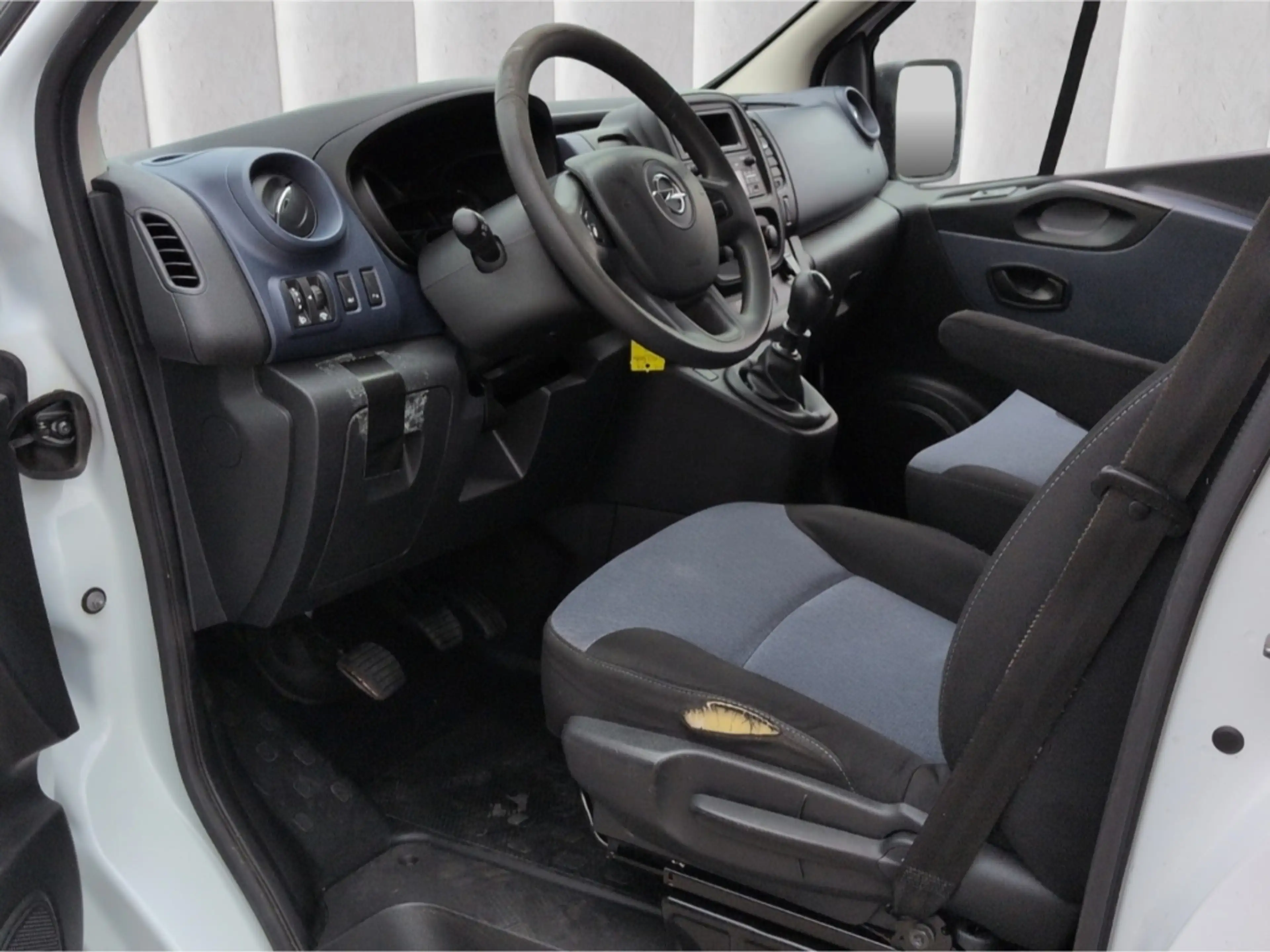 Opel Vivaro Kasten 2,8t 1.6D*AHK Temp PDC Klima Bluet — photo 6