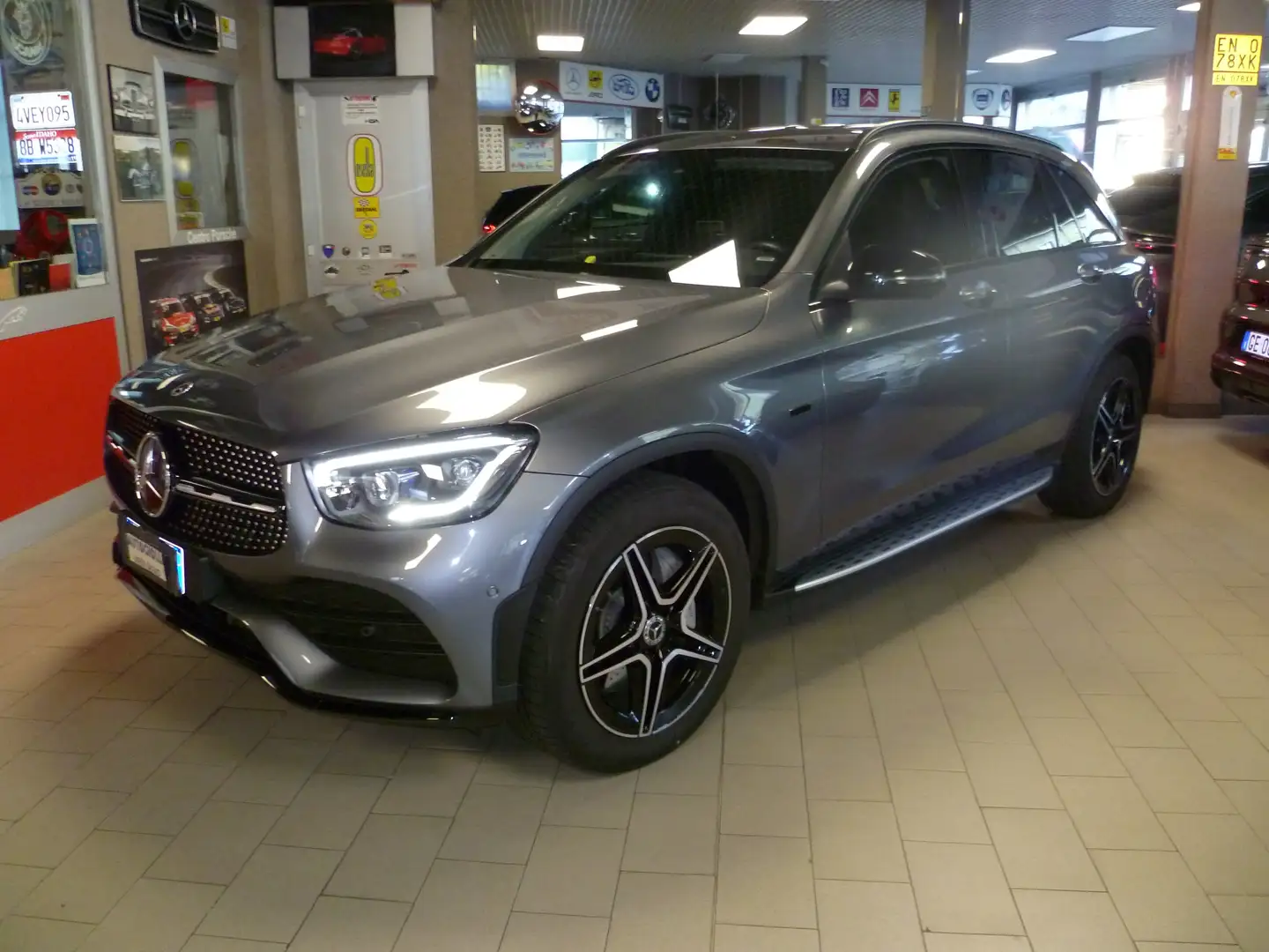 Mercedes-Benz GLC 300 GLC 300 de phev (eq-power) Premium 4matic auto Grijs - 2