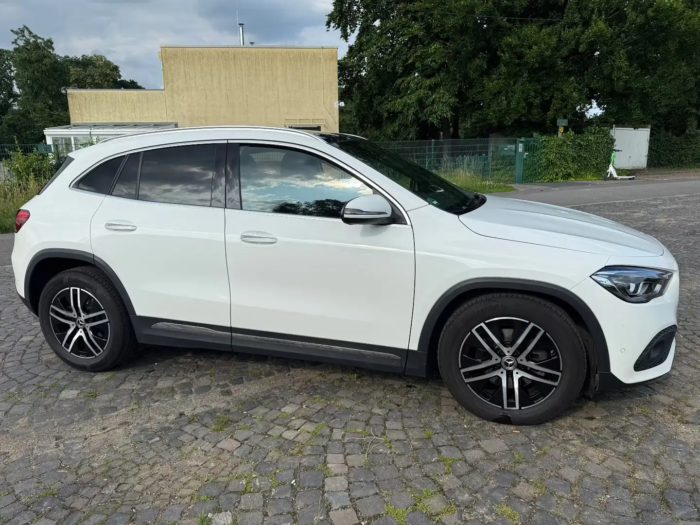 Mercedes-Benz GLA 220 GLA 220 d 4Matic 8G-DCT Progressive Alb - 2