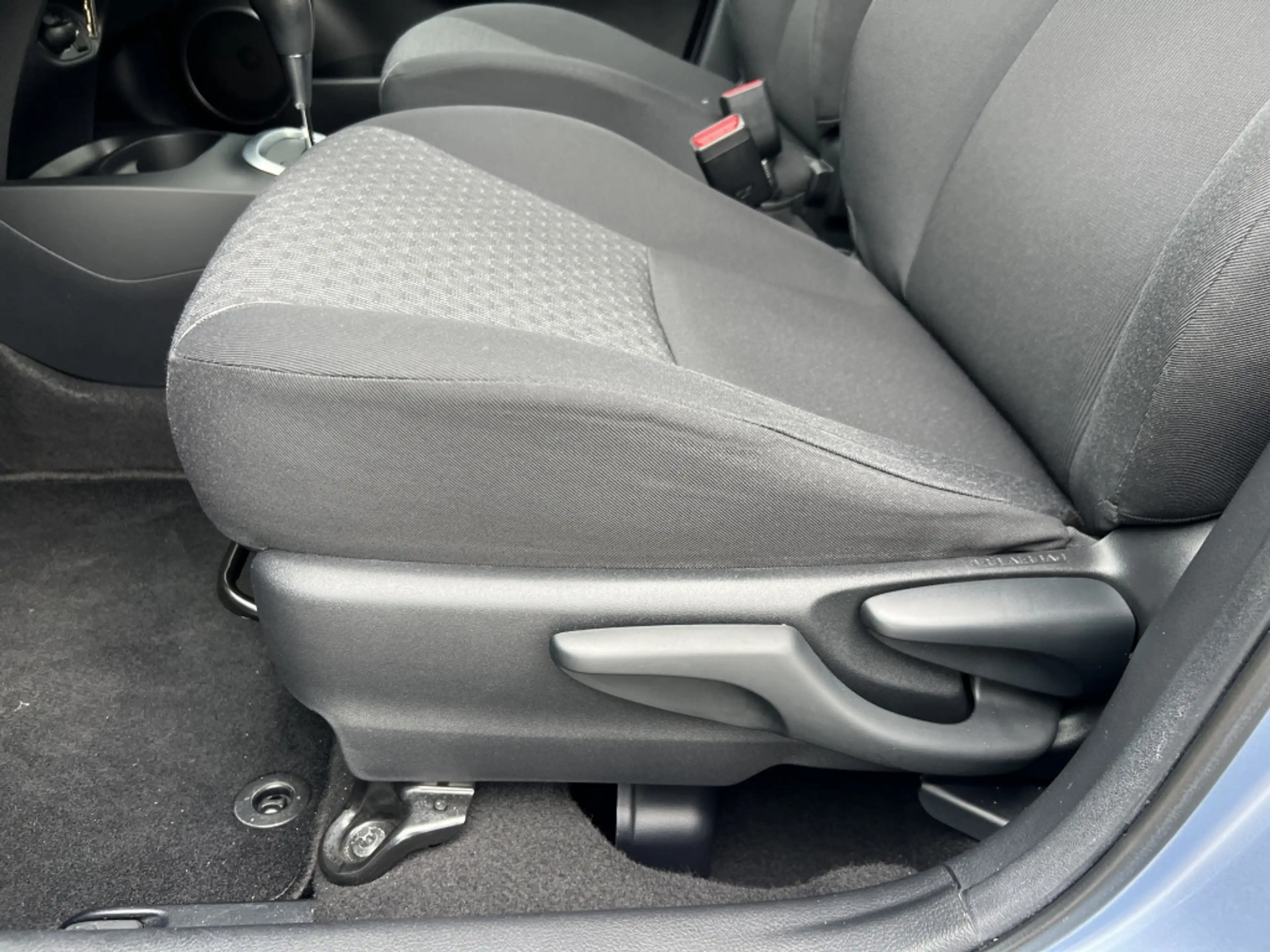 Toyota Yaris 1.3 VVT-i Aspiration — photo 9