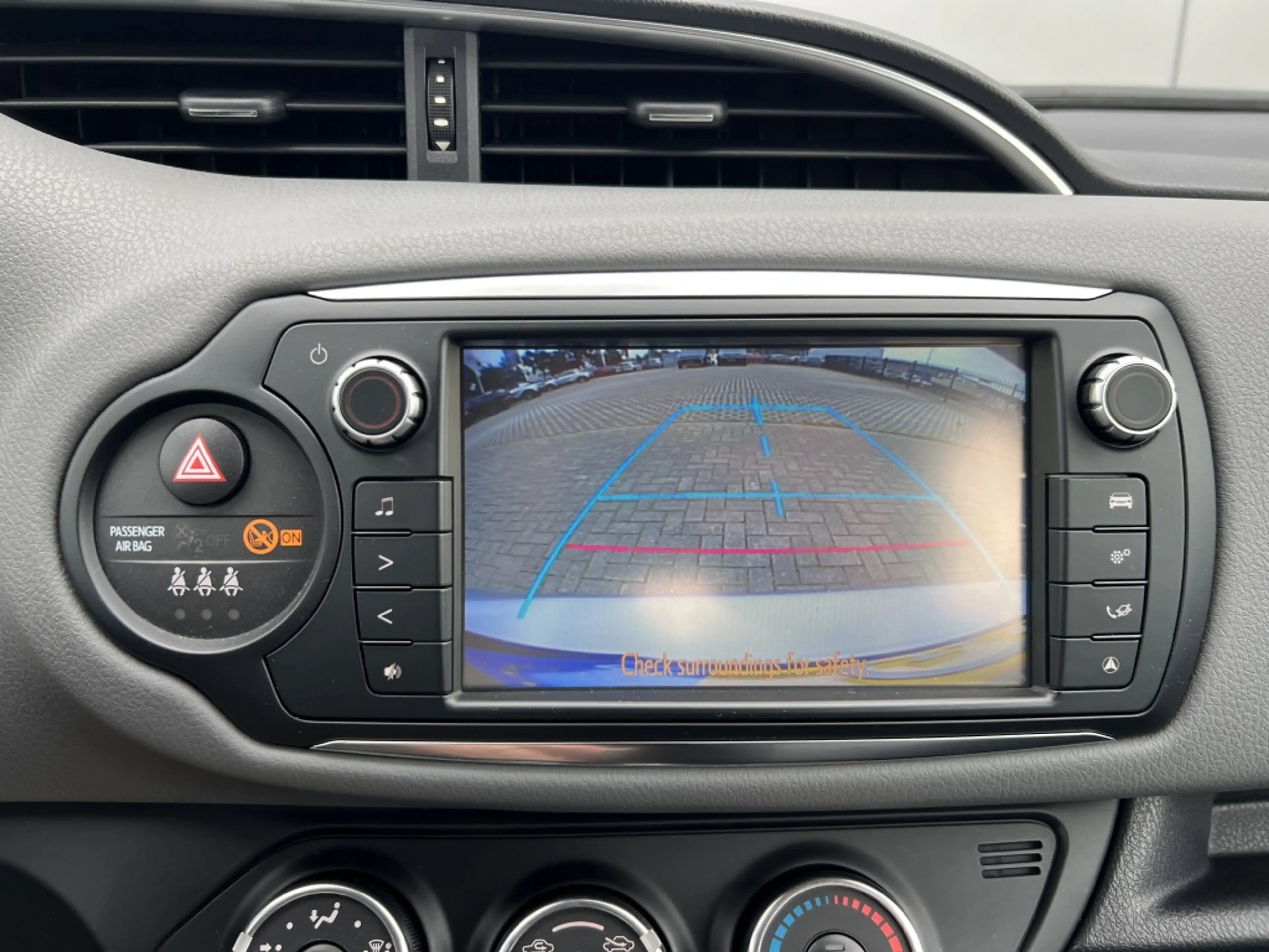 Toyota Yaris 1.3 VVT-i Aspiration — photo 14