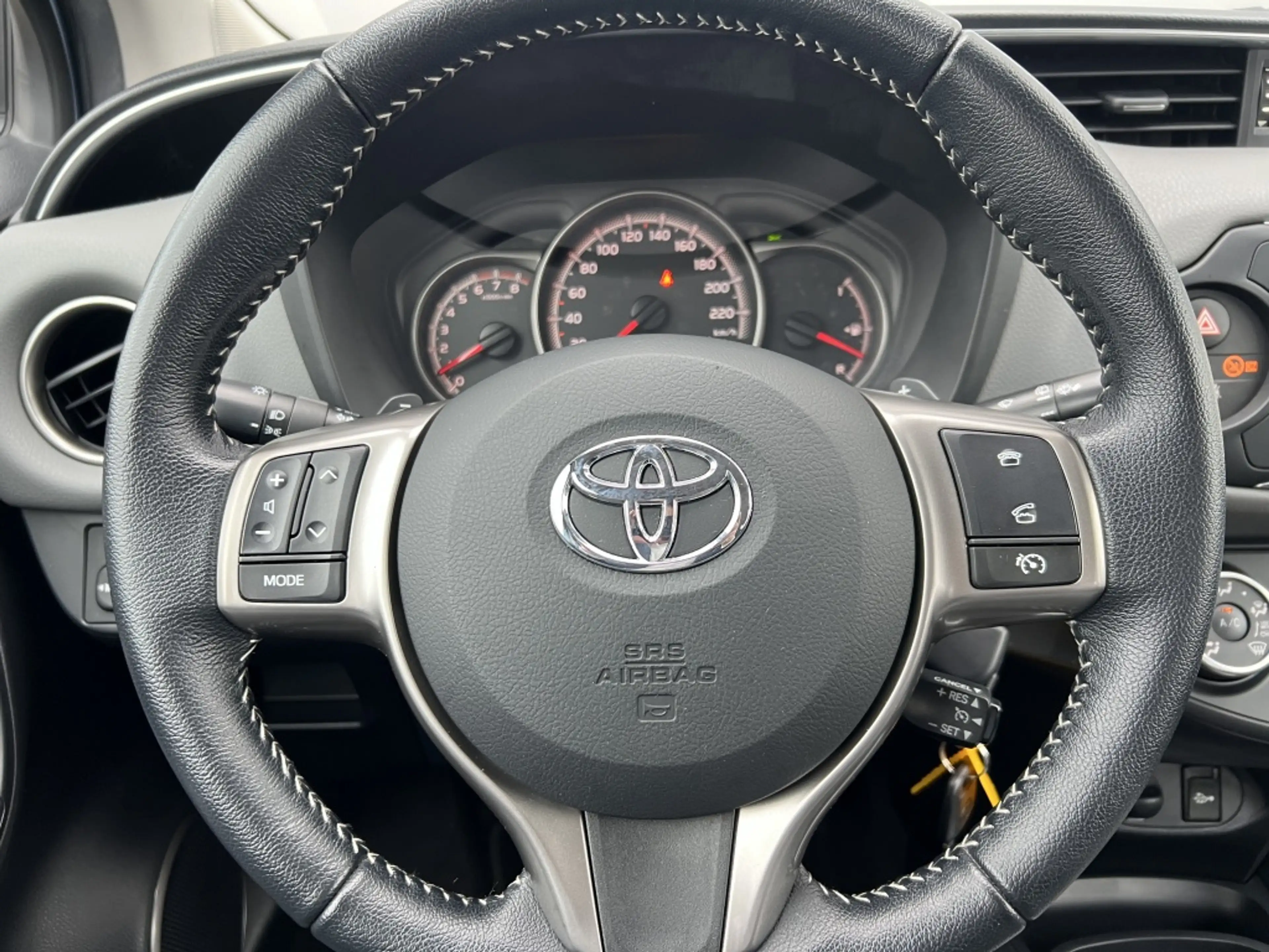 Toyota Yaris 1.3 VVT-i Aspiration — photo 10