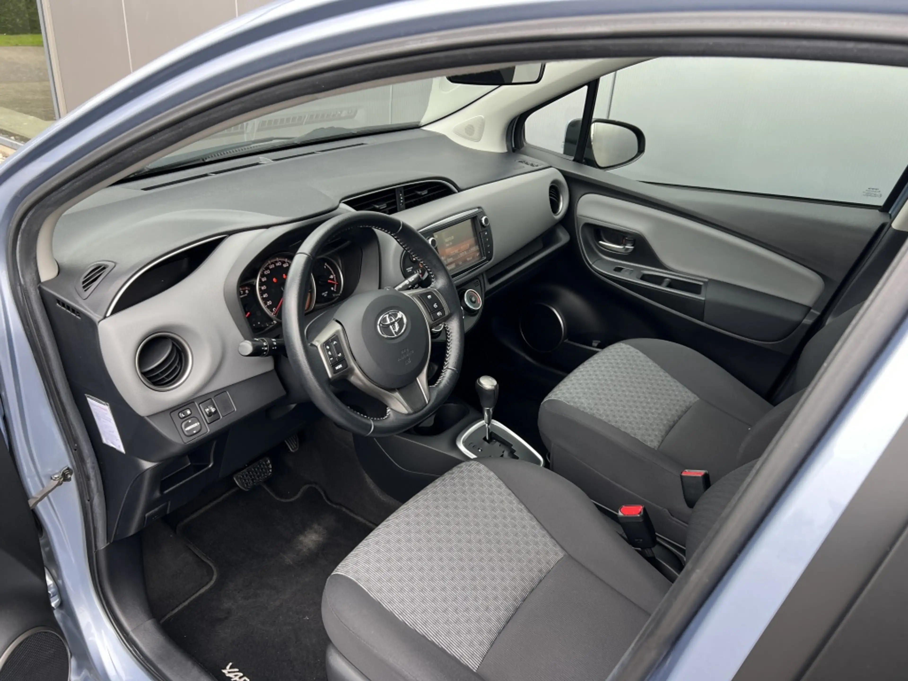 Toyota Yaris 1.3 VVT-i Aspiration — photo 6