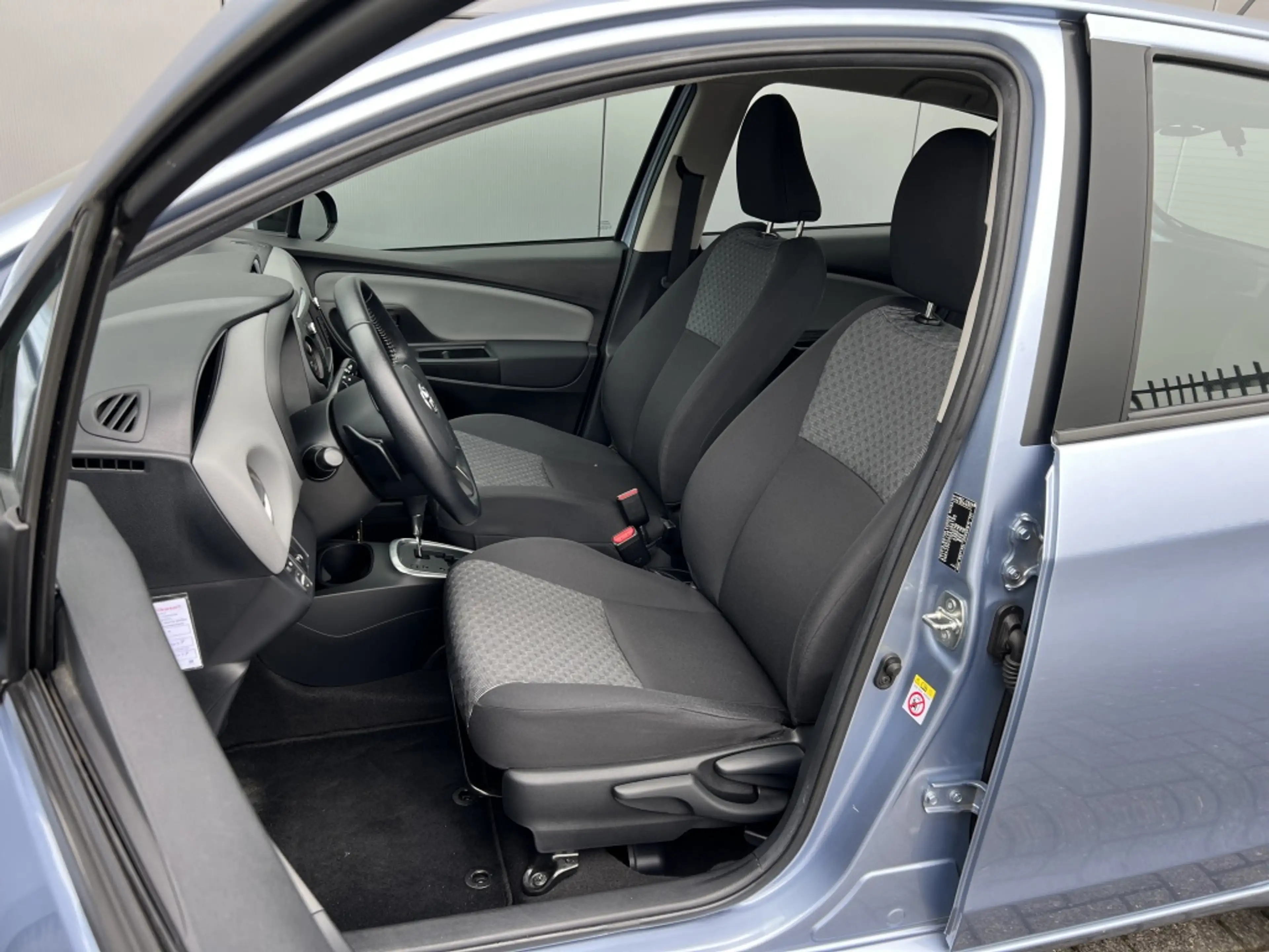 Toyota Yaris 1.3 VVT-i Aspiration — photo 7