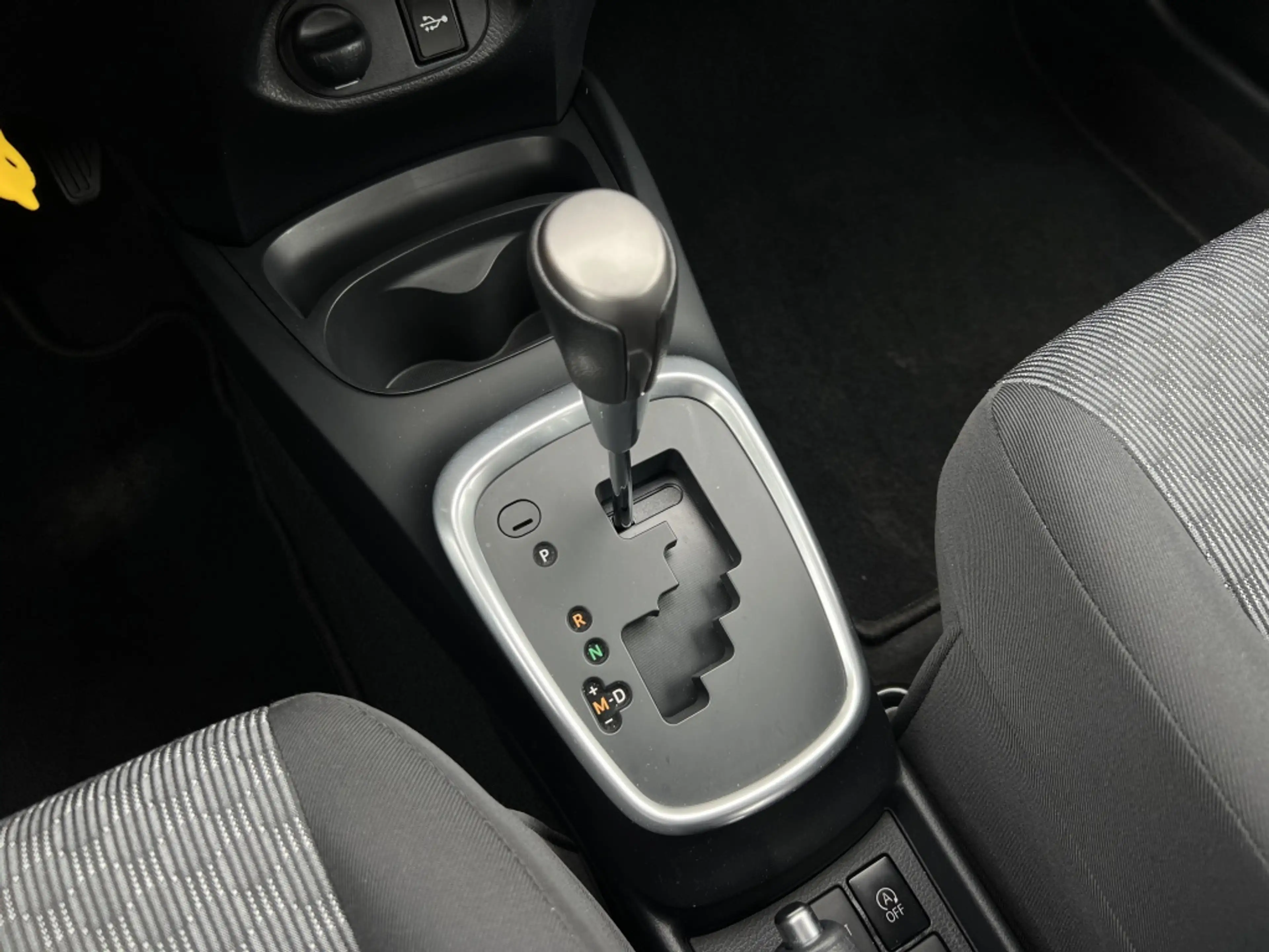 Toyota Yaris 1.3 VVT-i Aspiration — photo 16