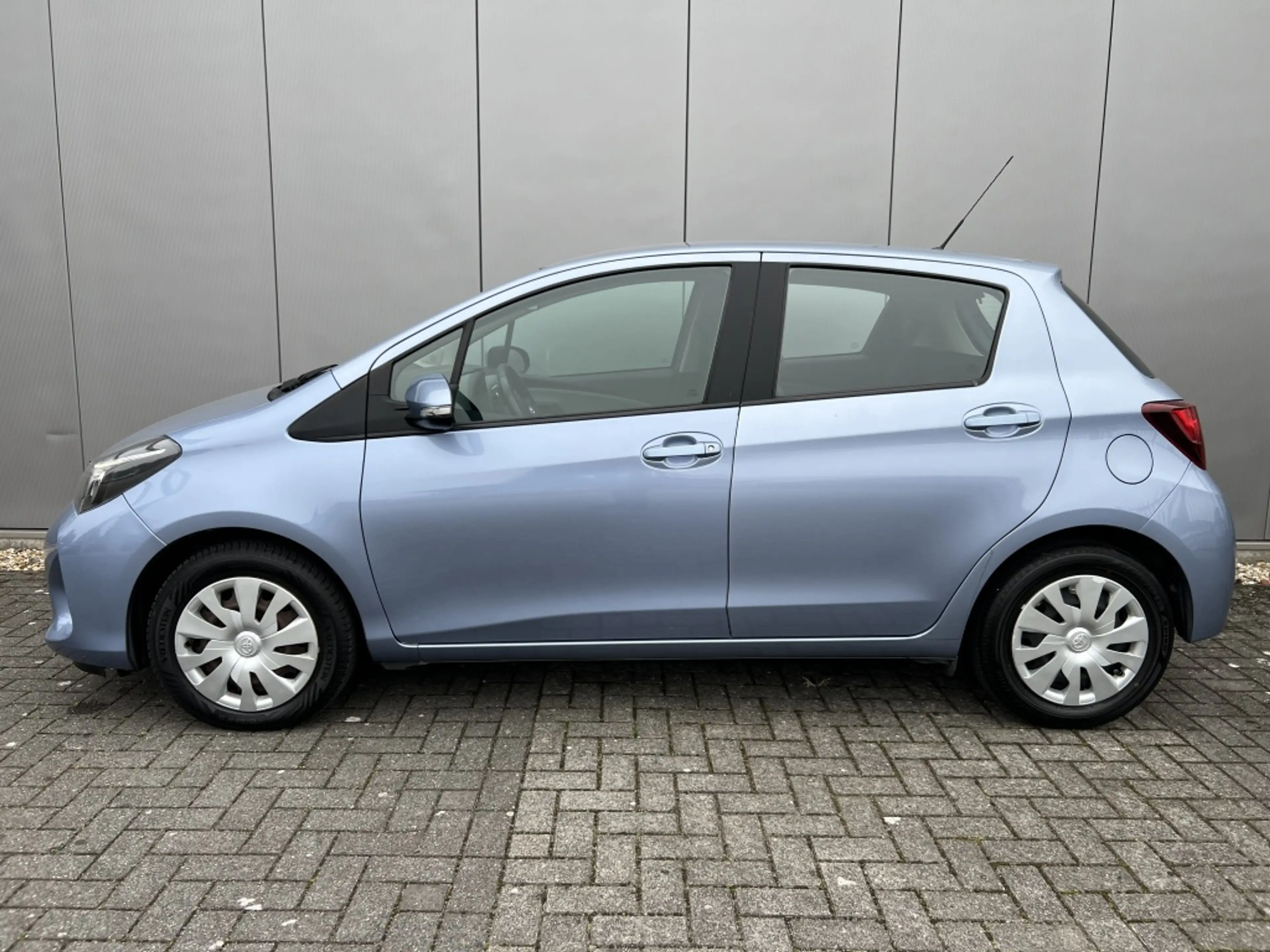 Toyota Yaris 1.3 VVT-i Aspiration — photo 19