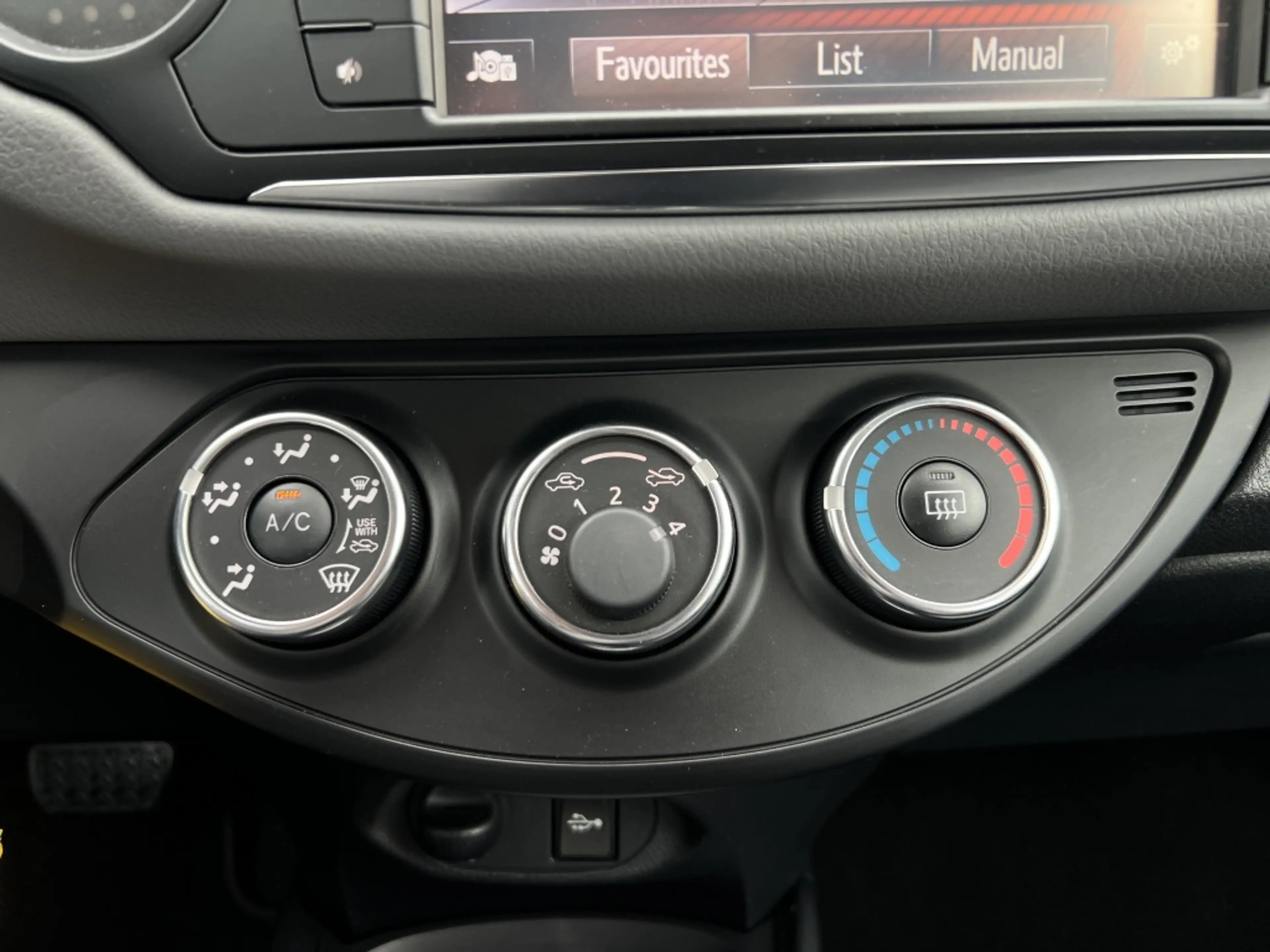 Toyota Yaris 1.3 VVT-i Aspiration — photo 15