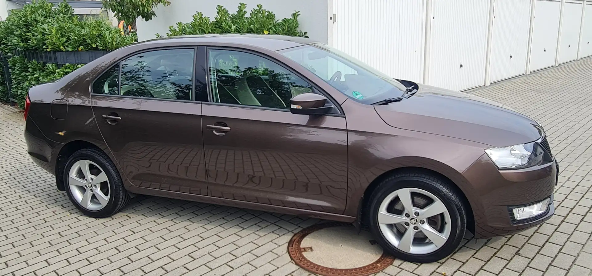 Skoda Rapid/Spaceback Rapid 1.2 TSI (Green tec) Style Brun - 1