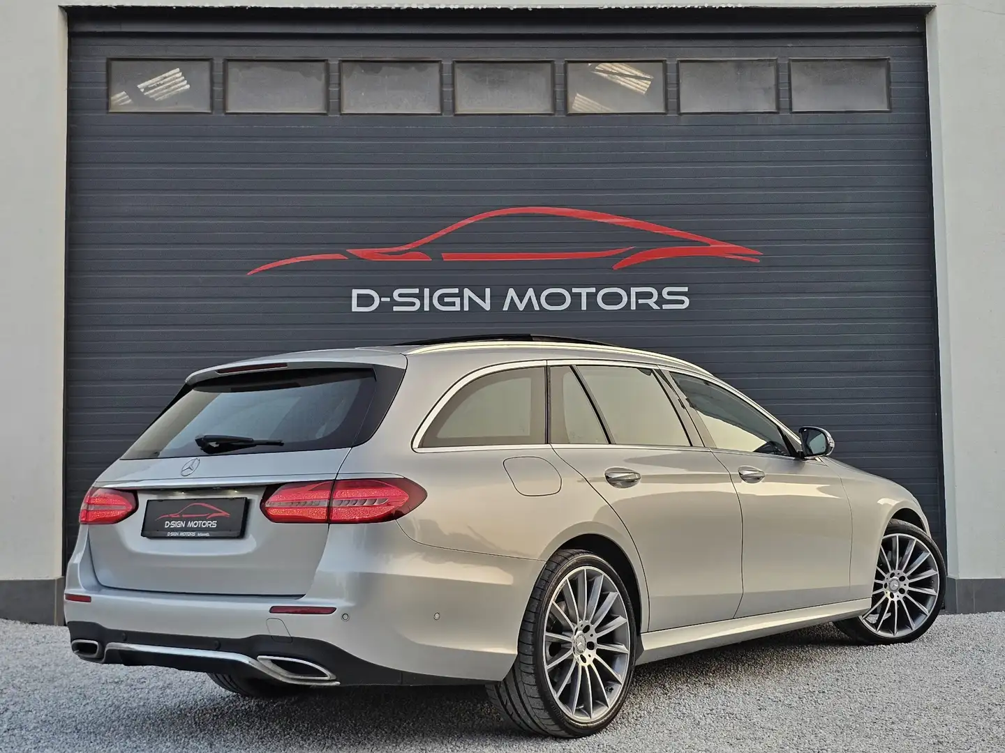Mercedes-Benz E 220 d BREAK AUT. (194ch) AMG PACK 2017 117.475km TVA Grijs - 2