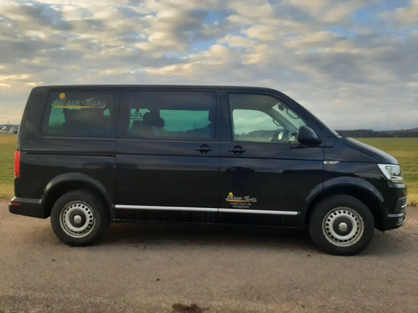 Volkswagen T6 Caravelle Highline 8-Sitze Leder Standheizung Schwarz - 2