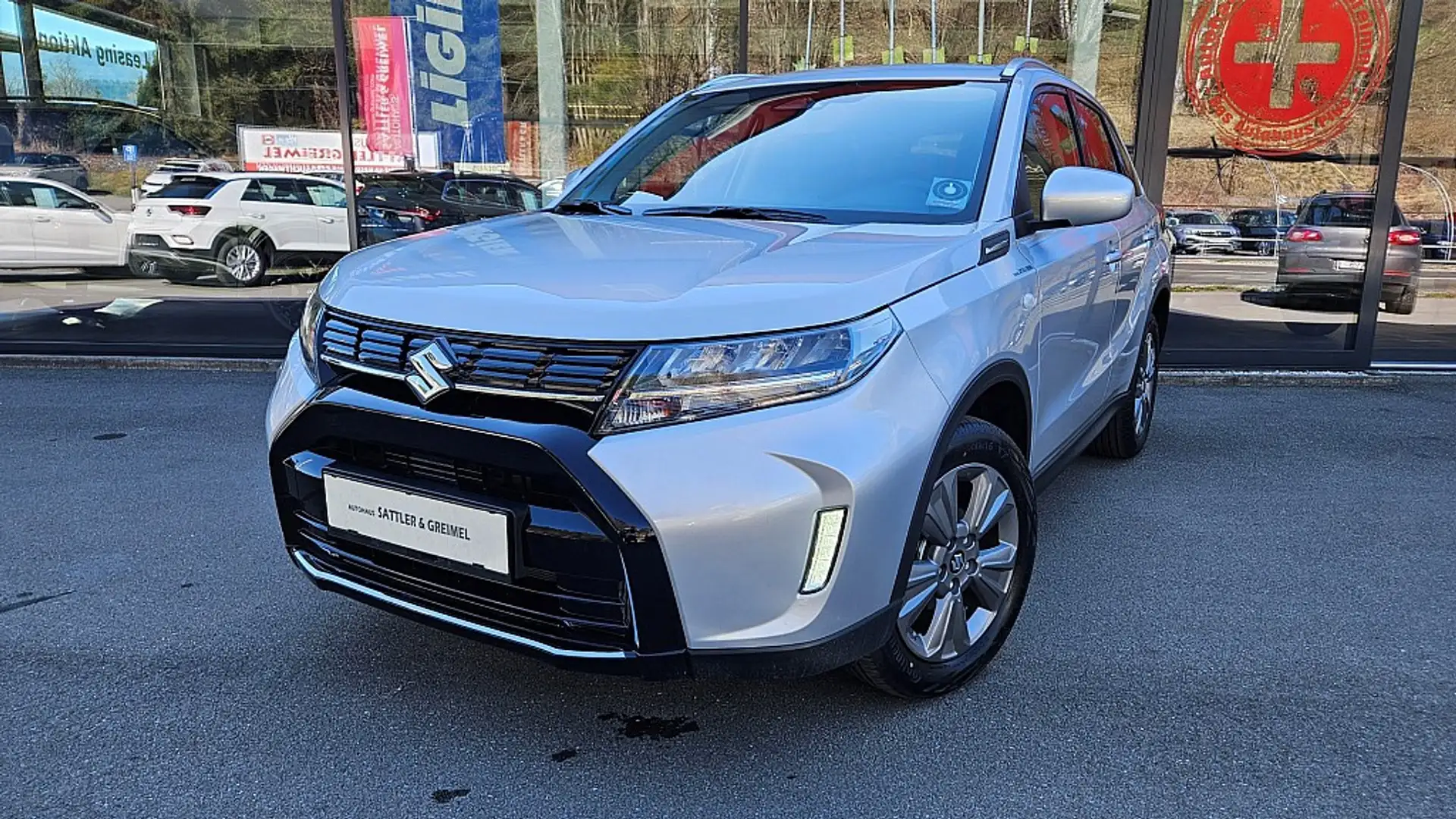 Suzuki Vitara 1,5 Allrad Automatik Shine Hybrid**5 Stück Lage... Silber - 1