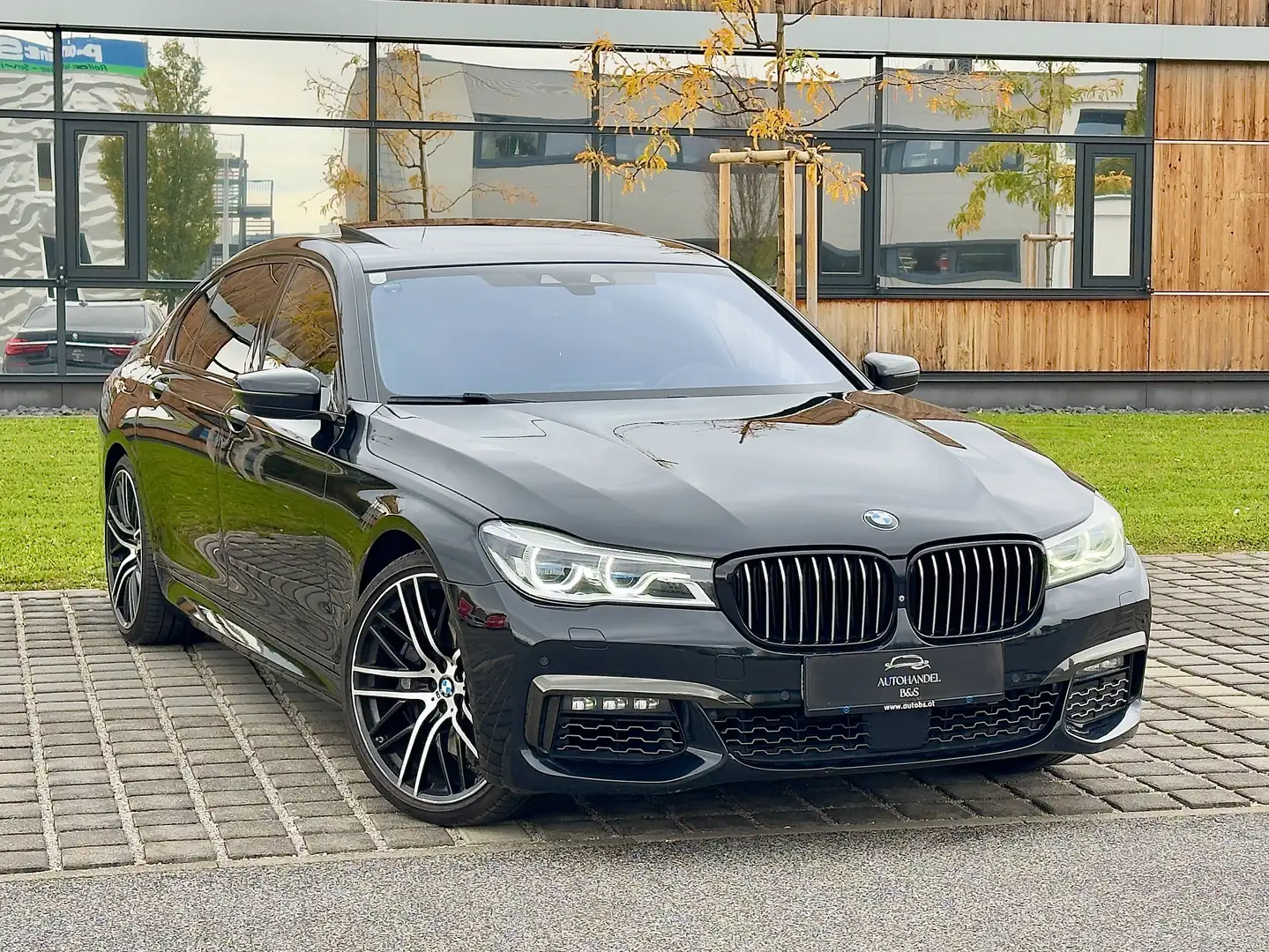 BMW 750 Li xDrive G12 *M-SPORTPAKET, FOND, B&W, MASSAGE, LASER, FIRST-CLASS, 360 KAMERA* Schwarz - 1