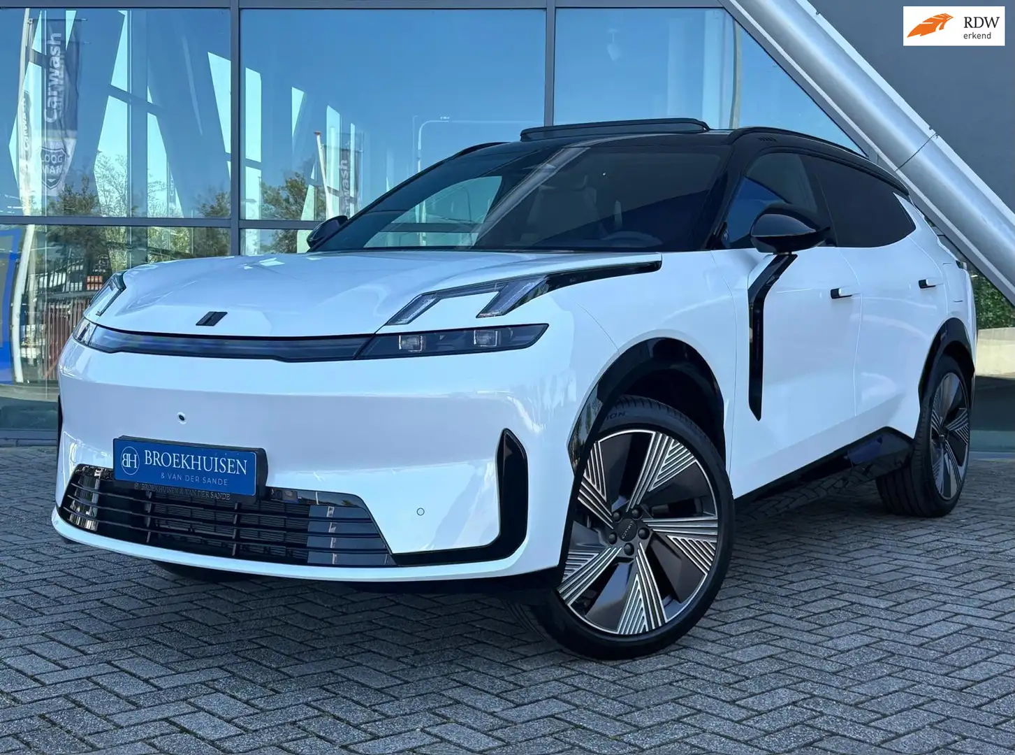 Lynk & Co 08 1.5 More 200km Range 345pk Panoramadak / 360 Camer Weiß - 1