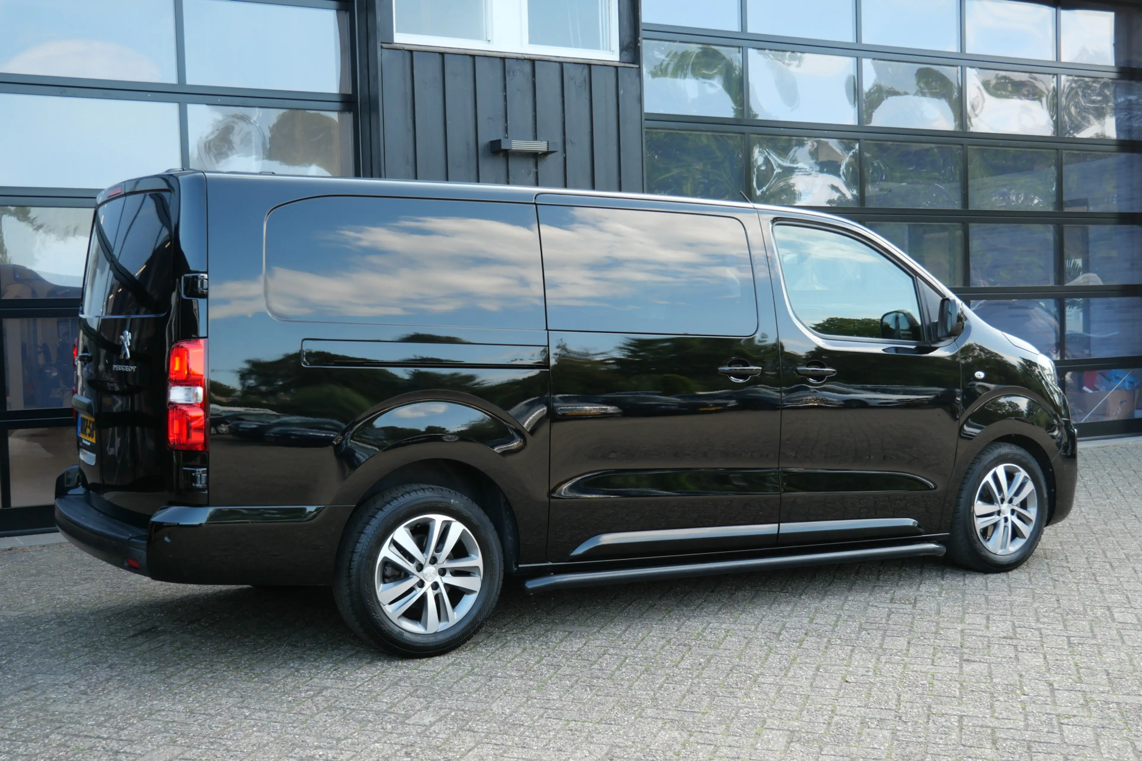Peugeot Expert 2.0 BlueHDI 180 Long Sport DC Automaat | NL-Auto | — photo 3