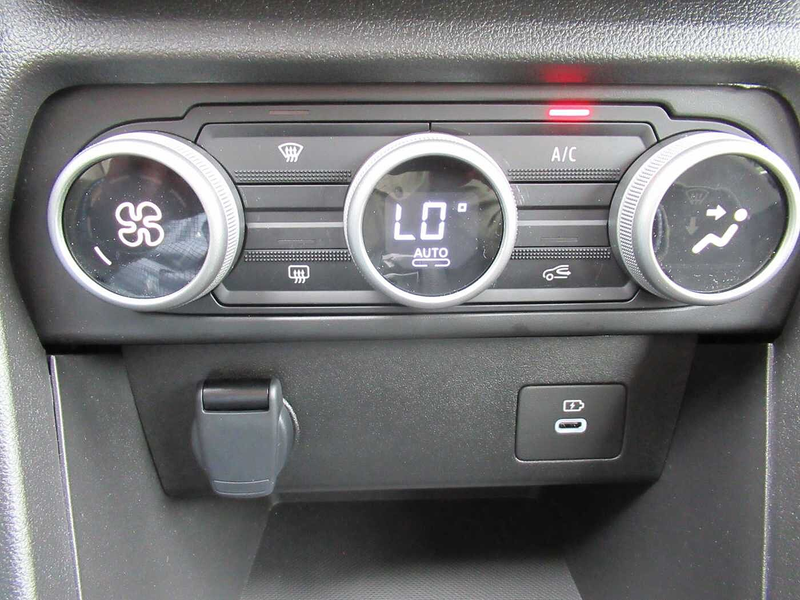 Dacia Sandero TCe 90 CVT — photo 14