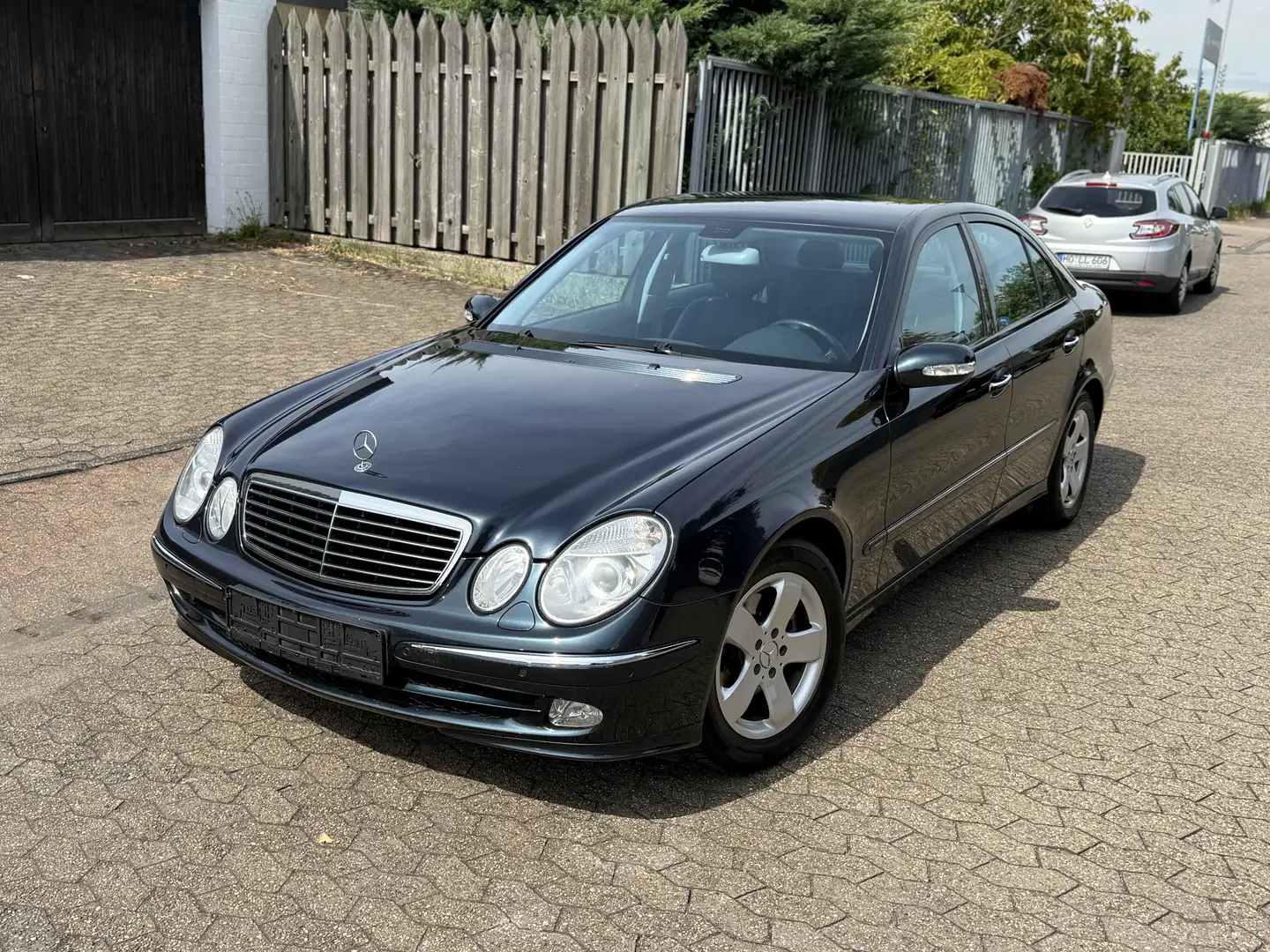 Mercedes-Benz E 240 E 240 4Matic Avantgarde LEDER XENON Gris - 1