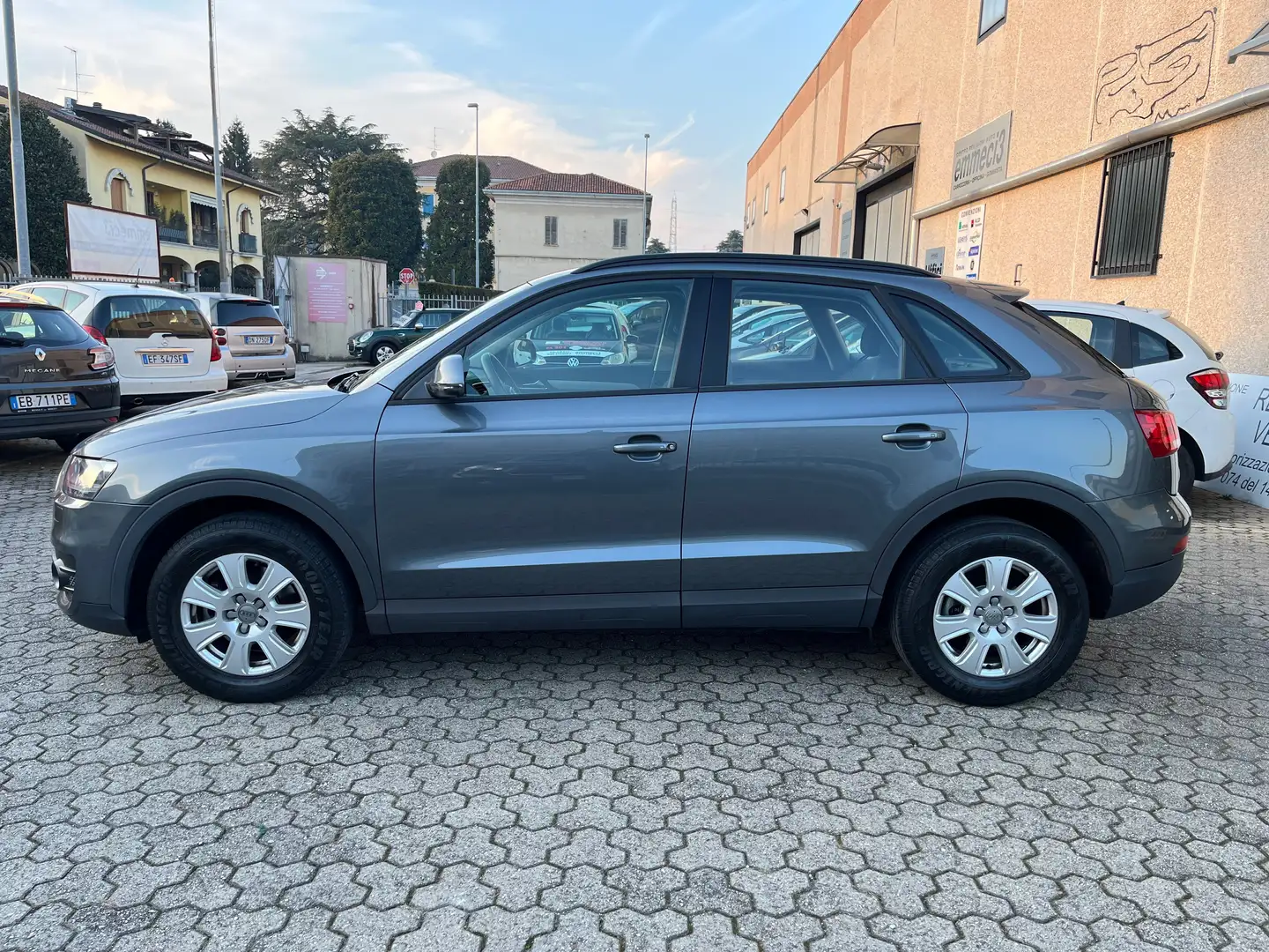 Audi Q3 2.0 tdi Business 140c - UNICOPROPRIETARIO - EURO5B Grigio - 2