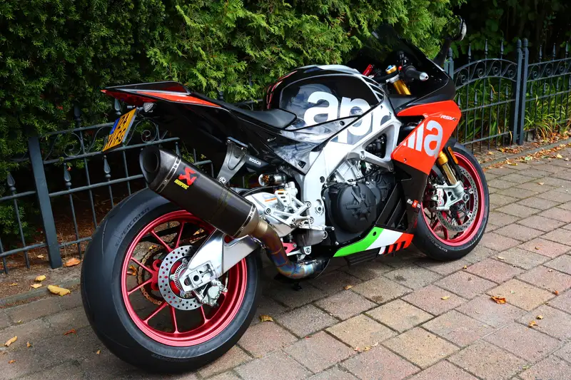 Aprilia RSV4 - foto 8