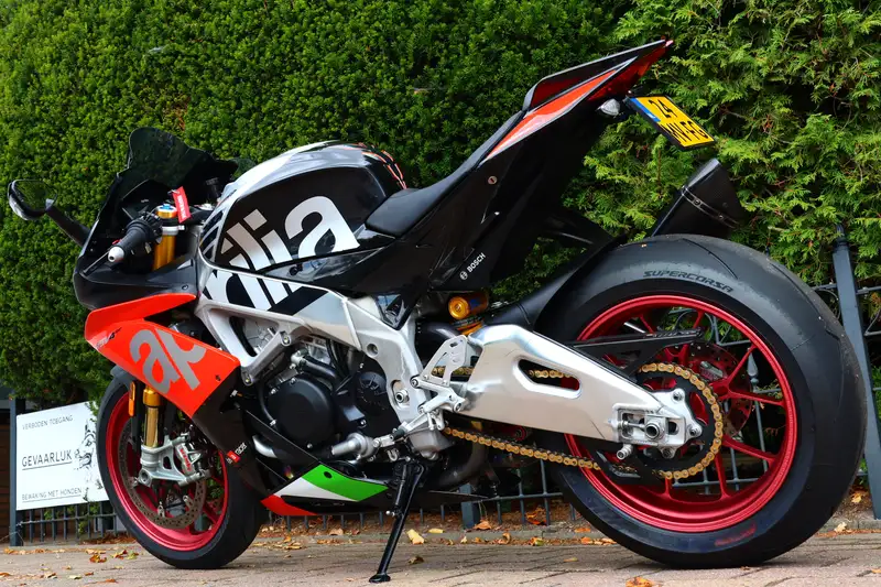 Aprilia RSV4 - foto 4