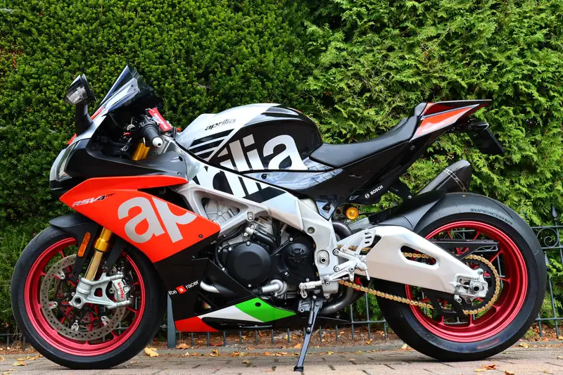 Aprilia RSV4 - foto 3