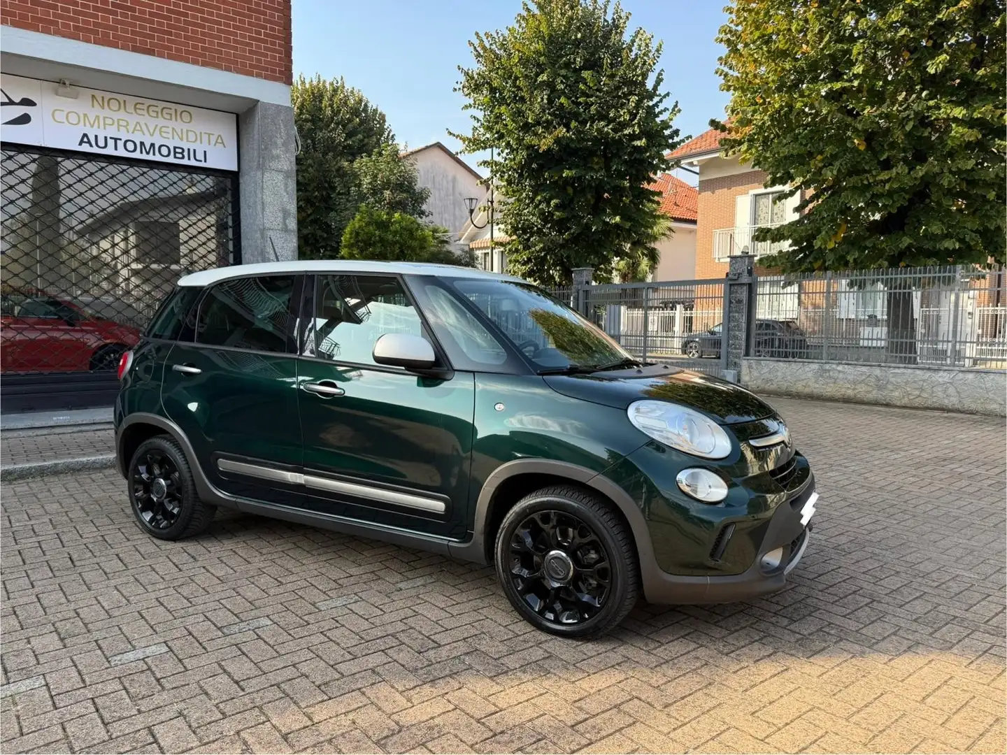 Fiat 500L FIAT 500L 1.6 mjt Trekking 120cv tetto panoramico! Vert - 2