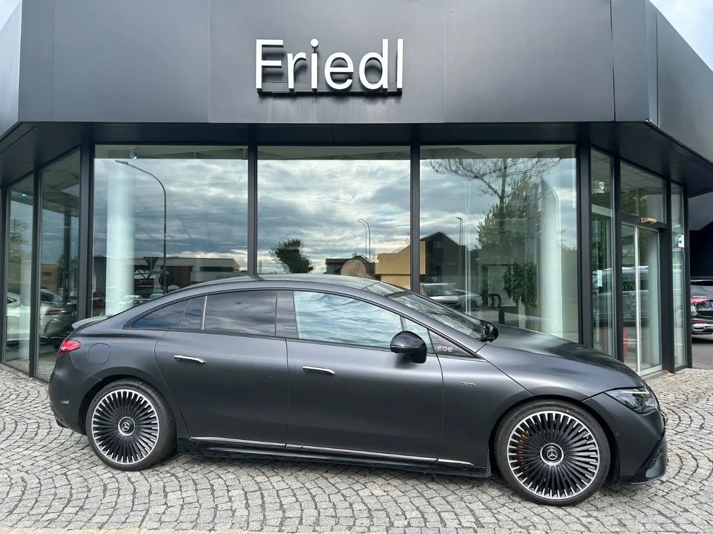 Mercedes-Benz EQE 53 AMG 4M+ Keramik, AHK, Night, HuD, HA-Lenk Grau - 2