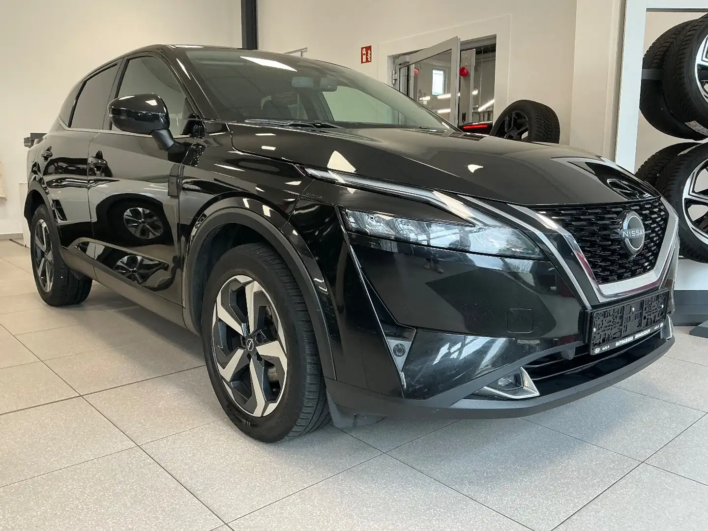 Nissan Qashqai 1.3 DIG-T MHEV N-Connecta NAVI+360Grad Zwart - 2