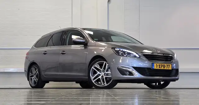Peugeot 308 view 2