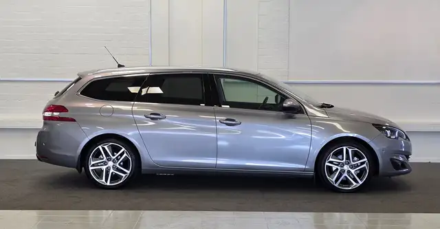 Peugeot 308 view 4