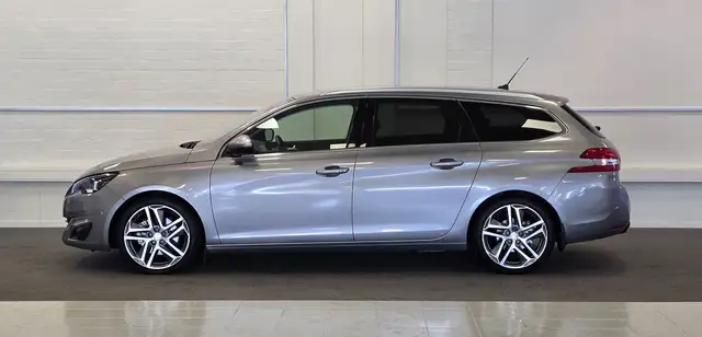 Peugeot 308 view 3