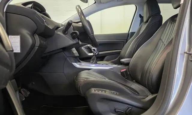 Peugeot 308 view 11