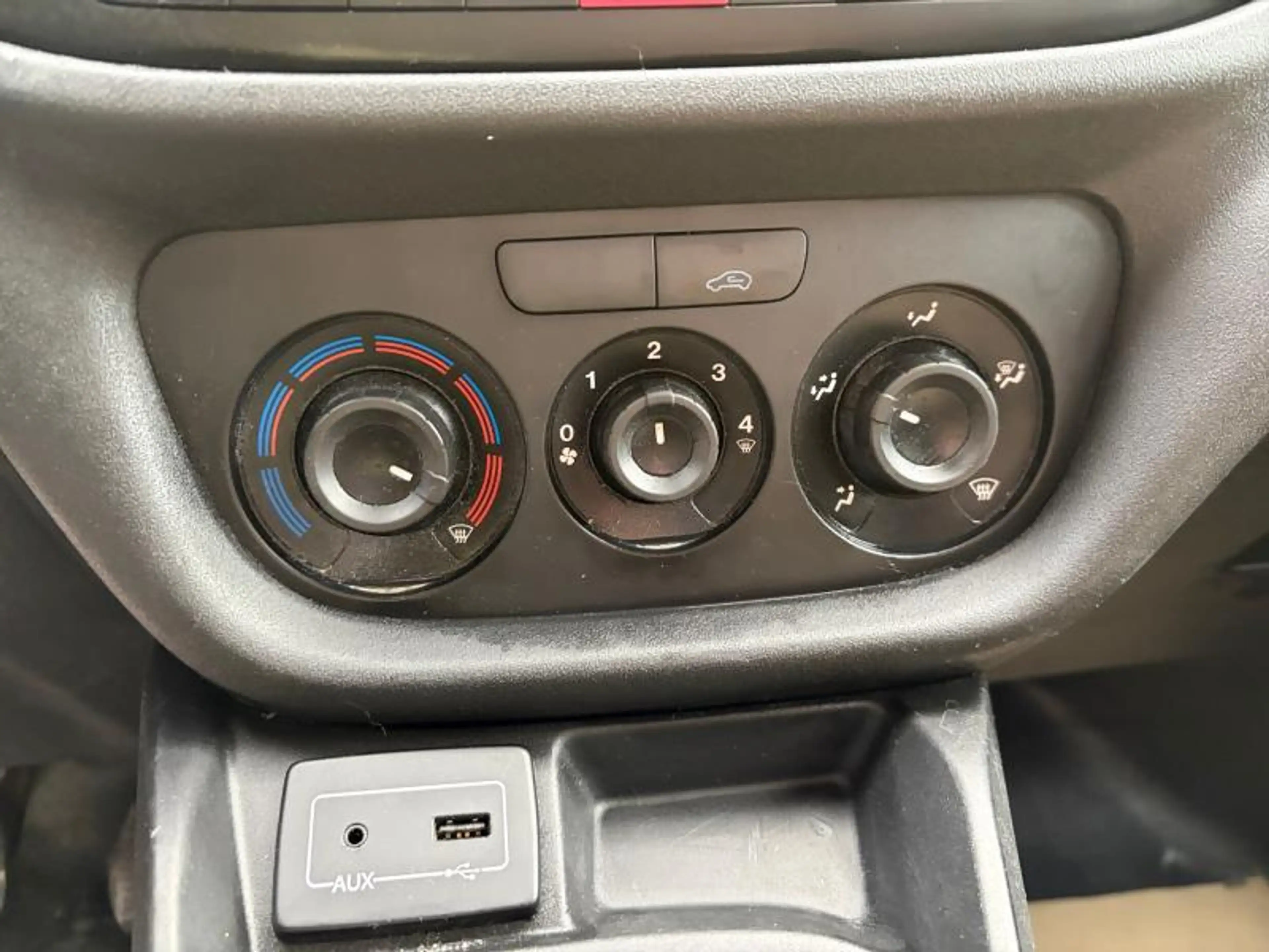 Fiat Doblo 1.3 JTD 2 places blanc L2 06/17 Capteurs Radio — photo 10