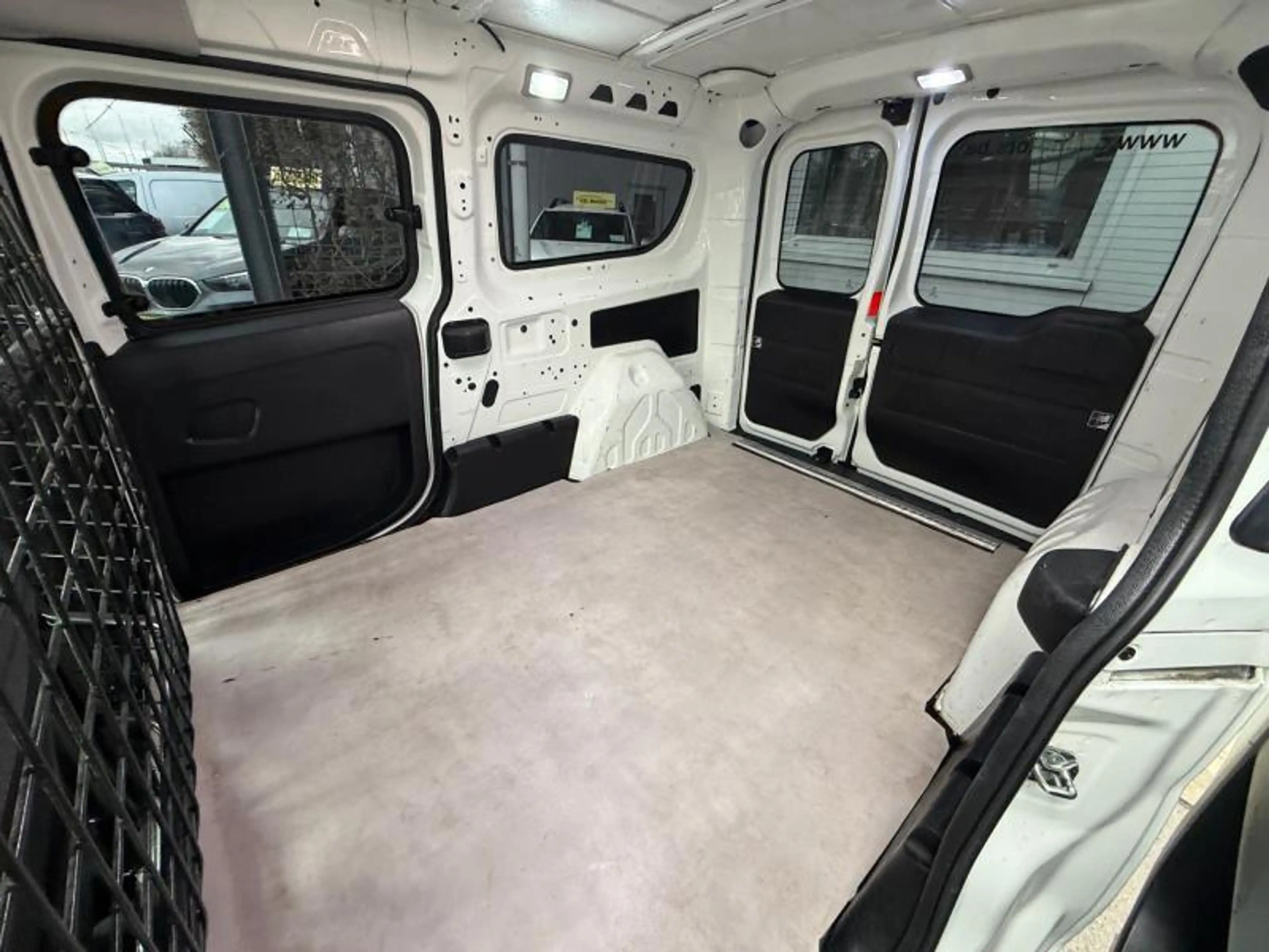 Fiat Doblo 1.3 JTD 2 places blanc L2 06/17 Capteurs Radio — photo 7