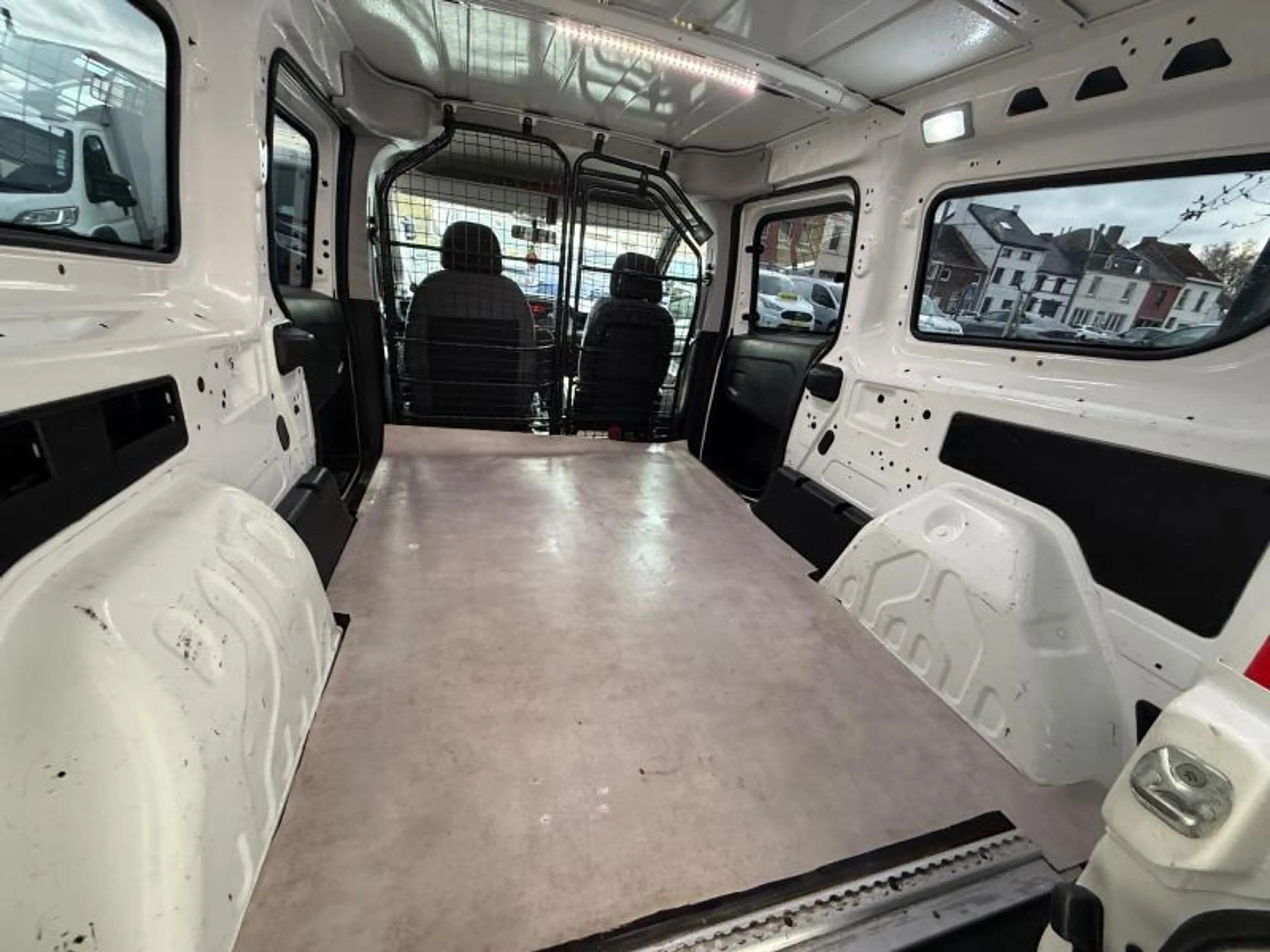 Fiat Doblo 1.3 JTD 2 places blanc L2 06/17 Capteurs Radio — photo 6