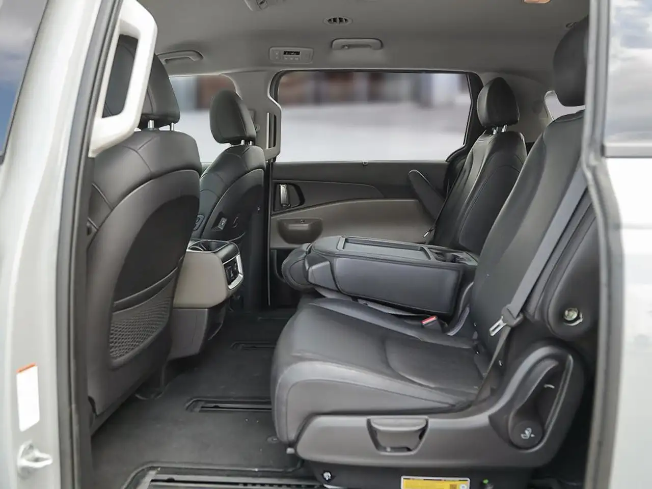 Kia Carnival снимка Kia Carnival