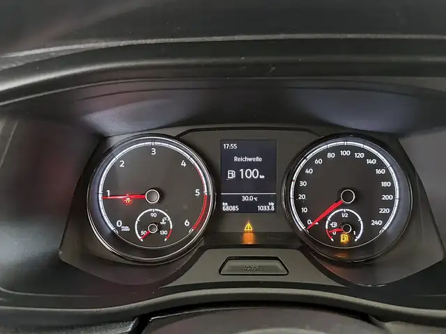 Volkswagen Transporter view 10
