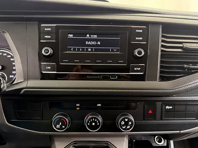 Volkswagen Transporter view 12
